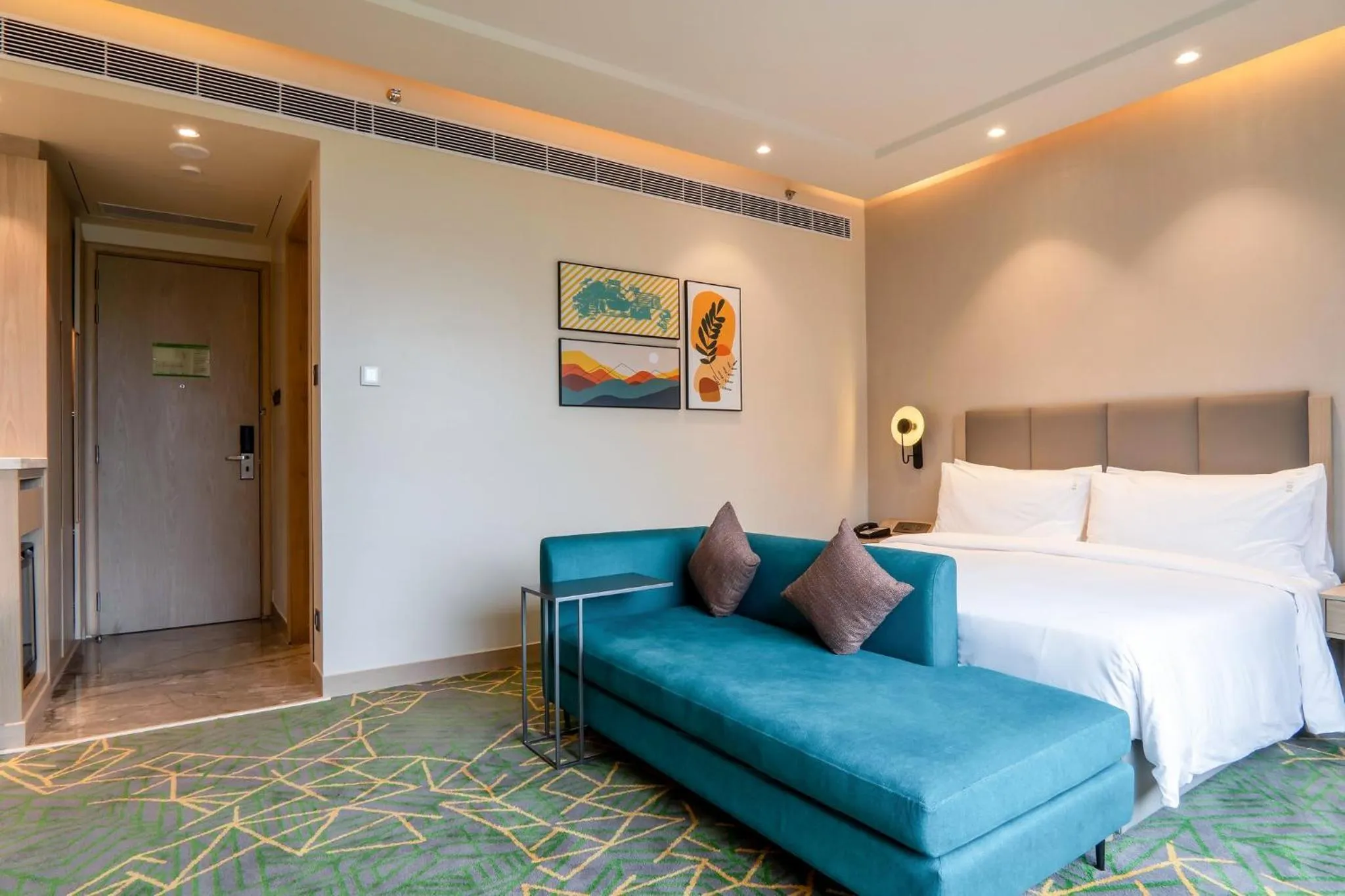 Photo of the whole room, Bed in Holiday Inn Katra Vaishno Devi by IHG