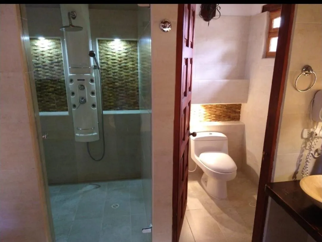 Shower in Hotel Bosque de la Villa