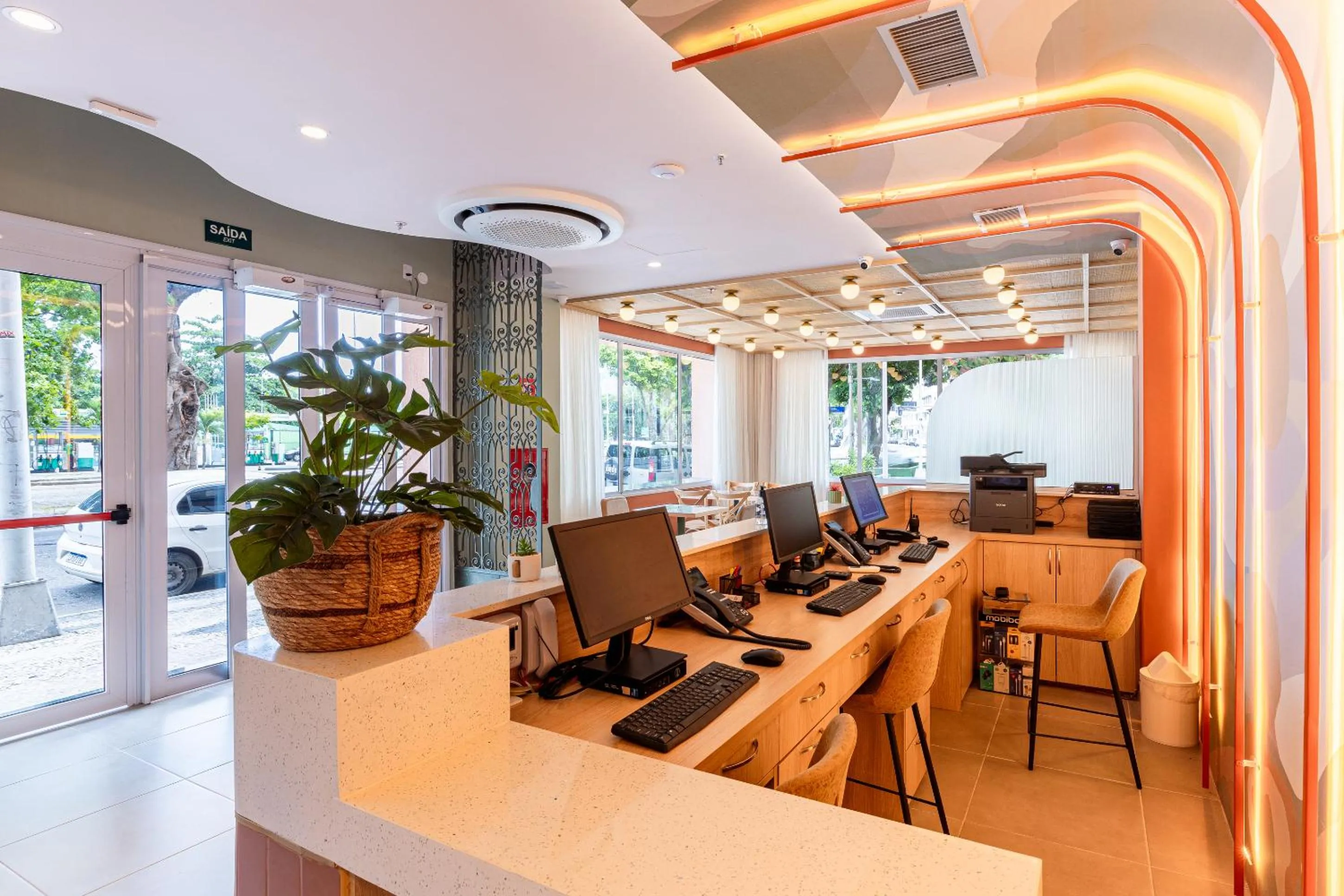 Lobby or reception in B&B HOTEL Santos Dumont