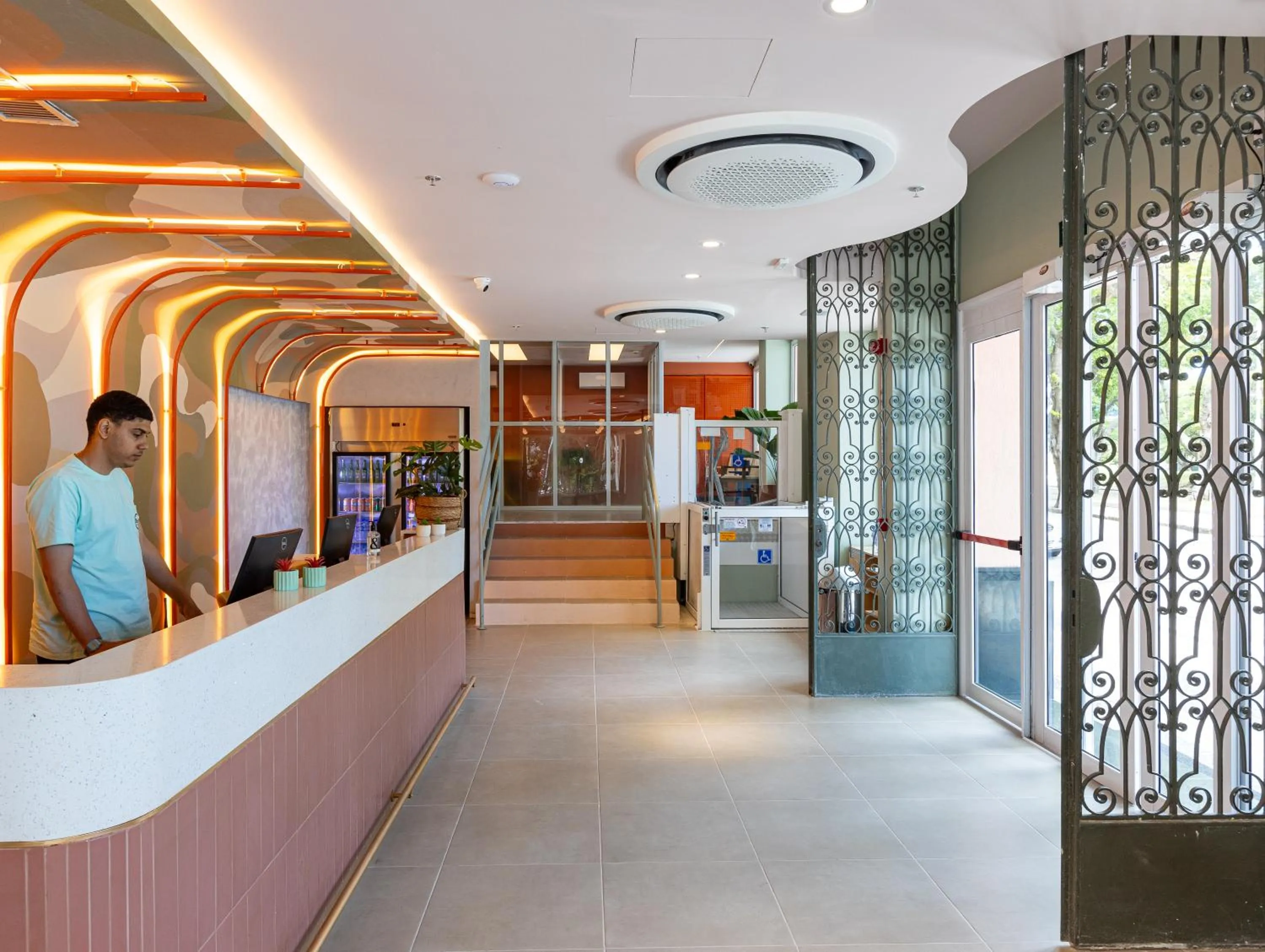 Lobby or reception in B&B HOTEL Santos Dumont