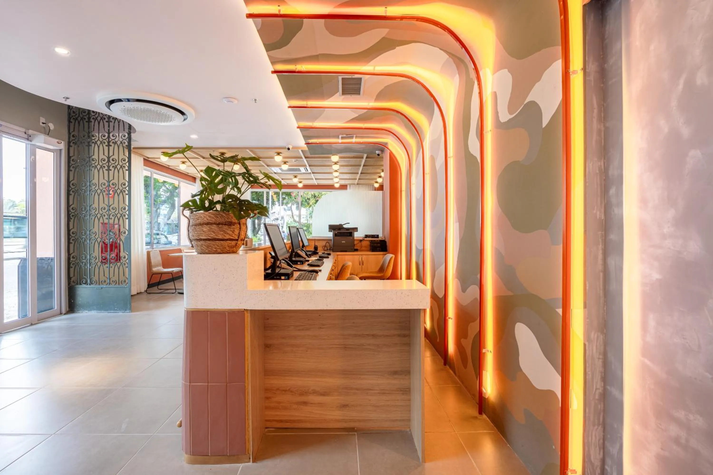 Lobby or reception in B&B HOTEL Santos Dumont