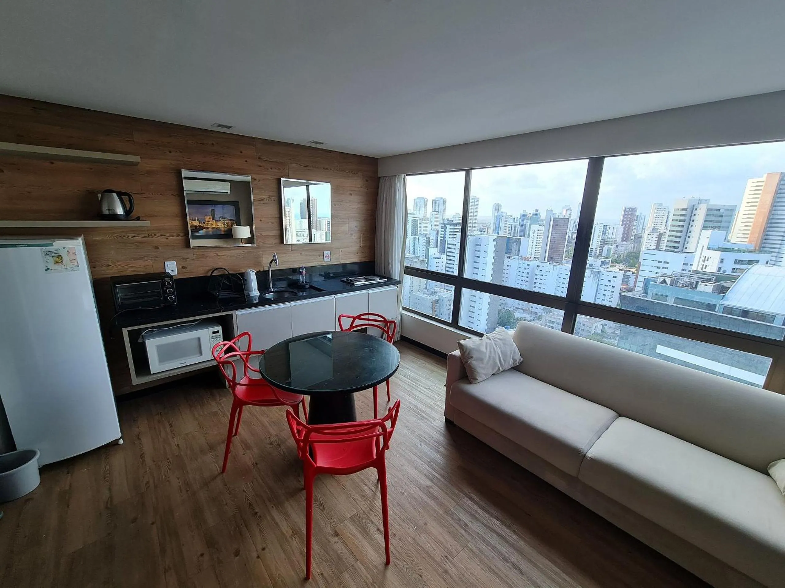 Kitchen or kitchenette in Confortável Flat em Boa Viagem com vista