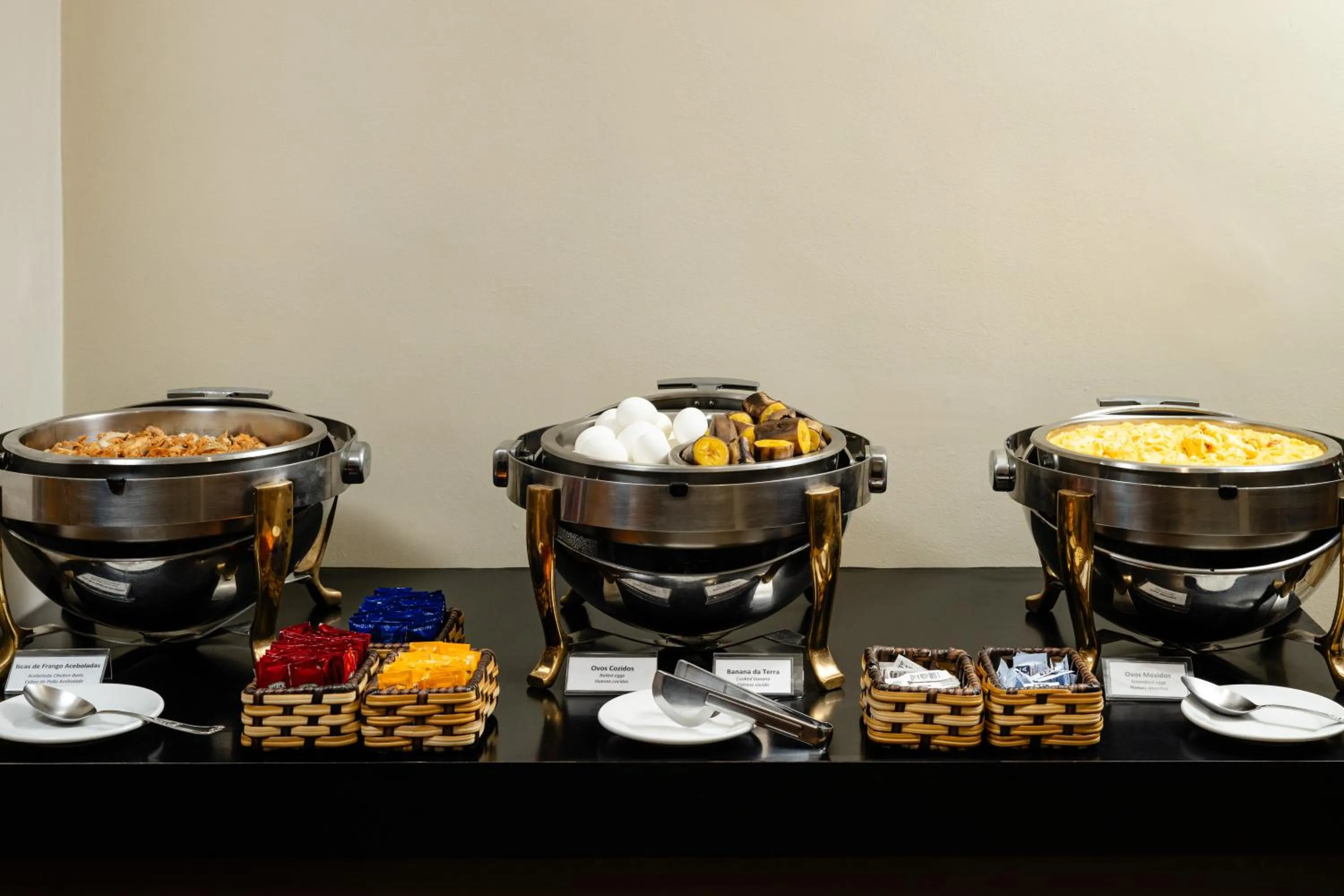 Buffet breakfast in Savoy Othon Lite