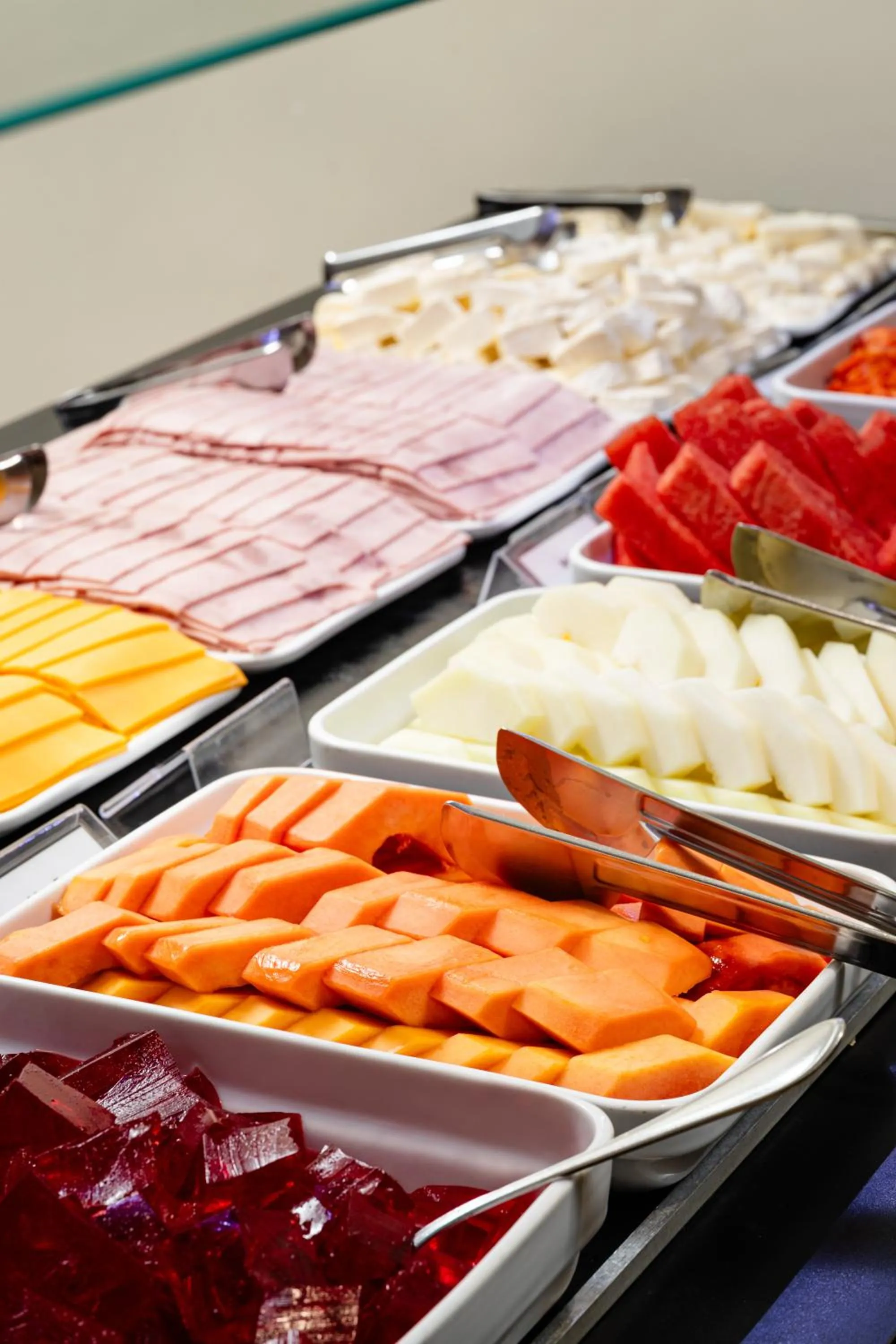 Buffet breakfast in Savoy Othon Lite