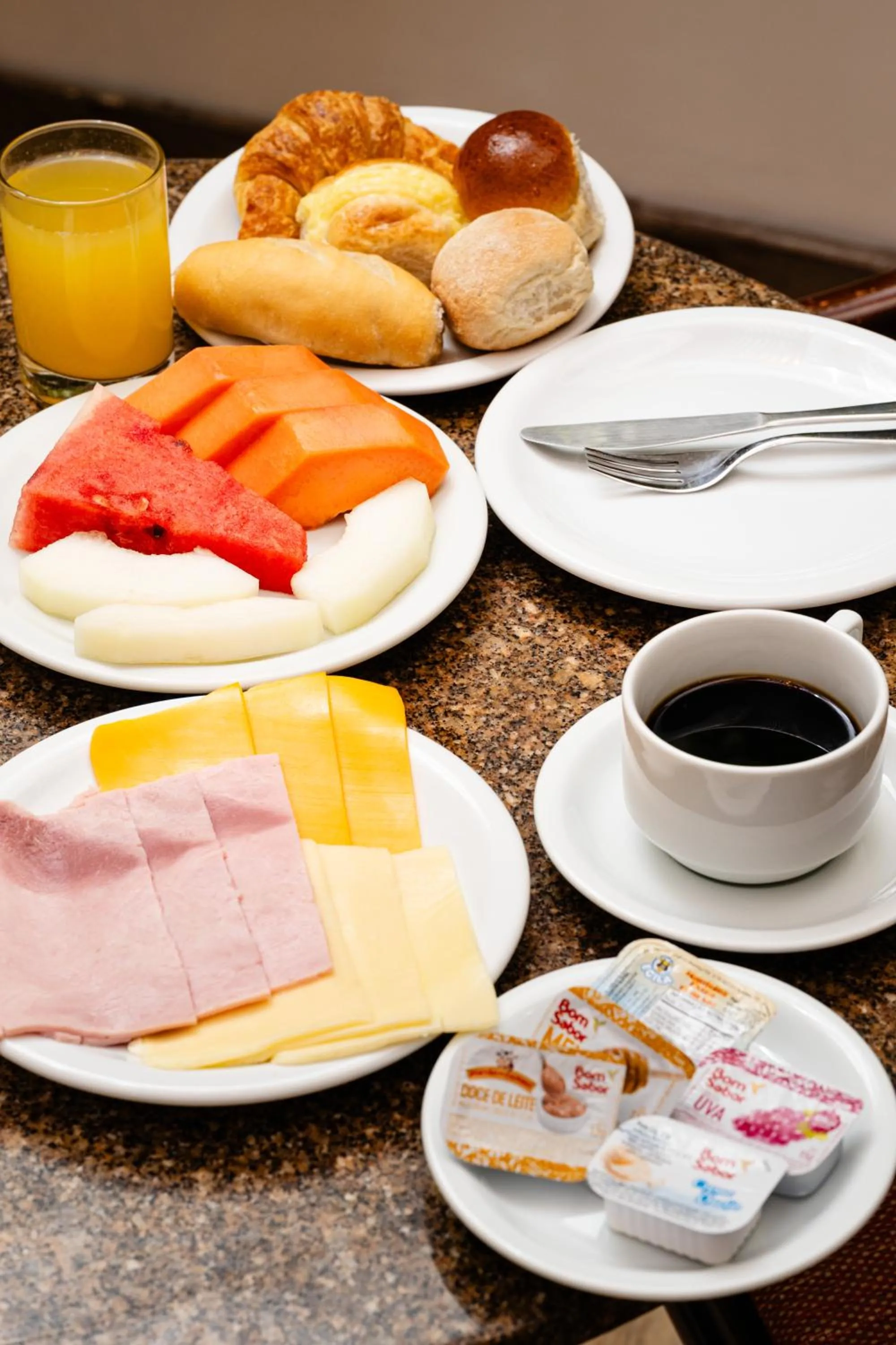 Breakfast in Savoy Othon Lite