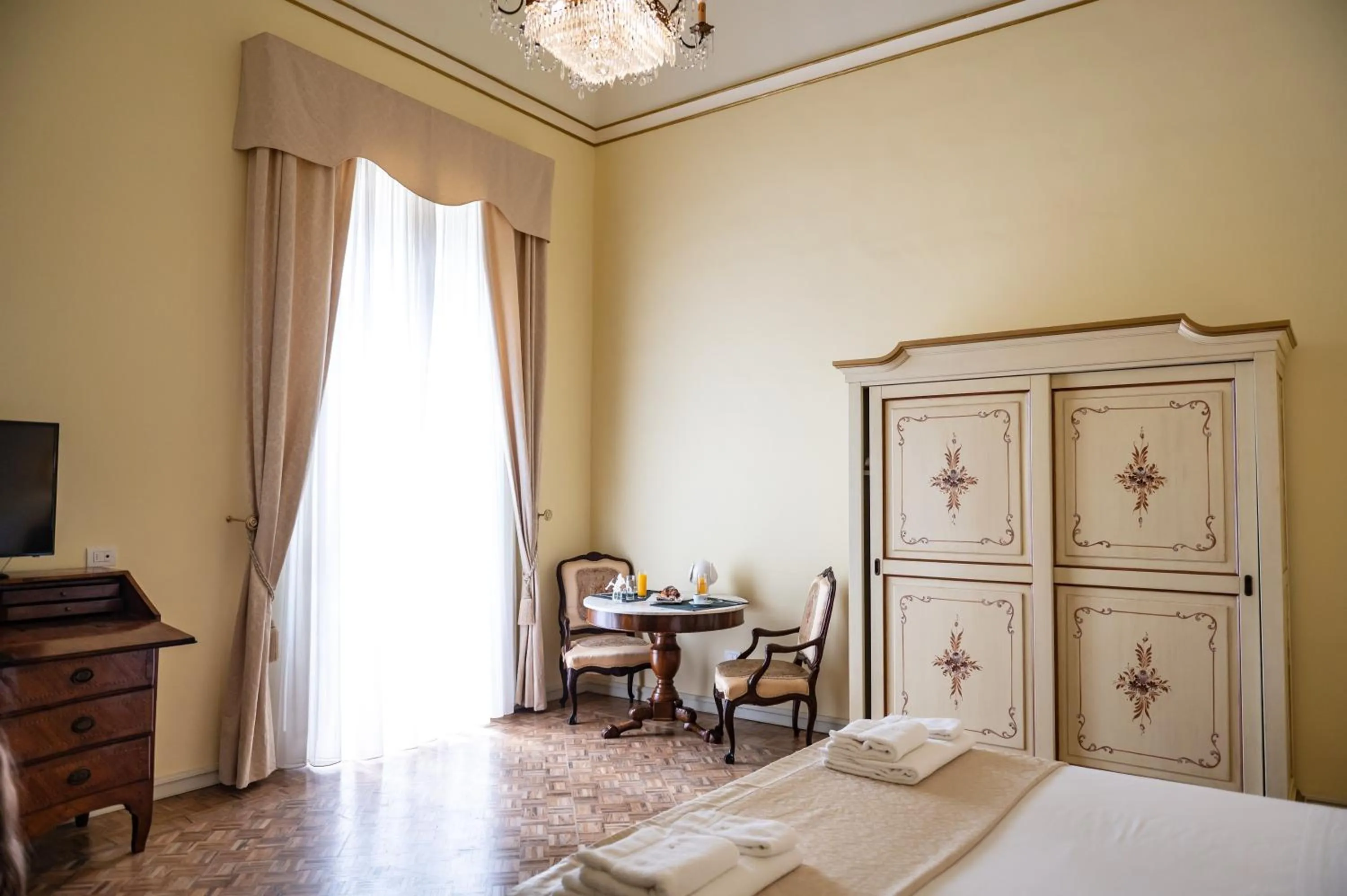 Bed in Personè Palace - by Symphonya Luxury