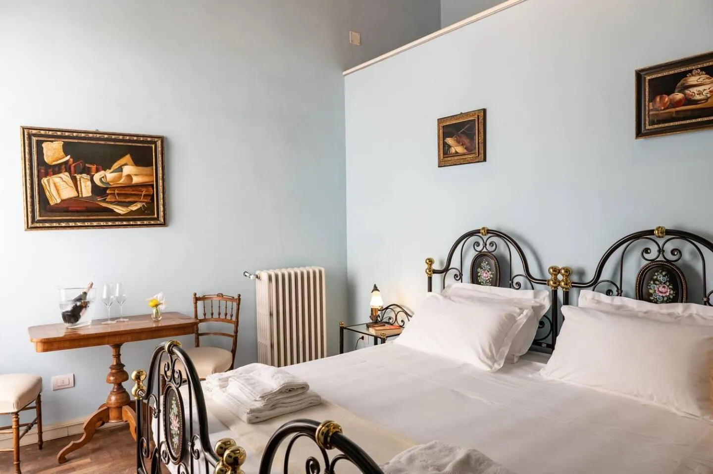 Bed in Personè Palace - by Symphonya Luxury