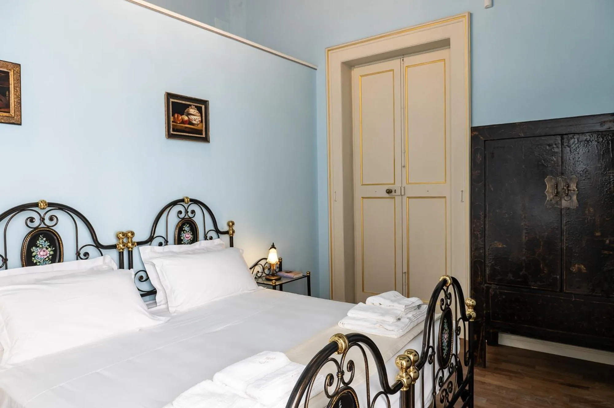 Bed in Personè Palace - by Symphonya Luxury