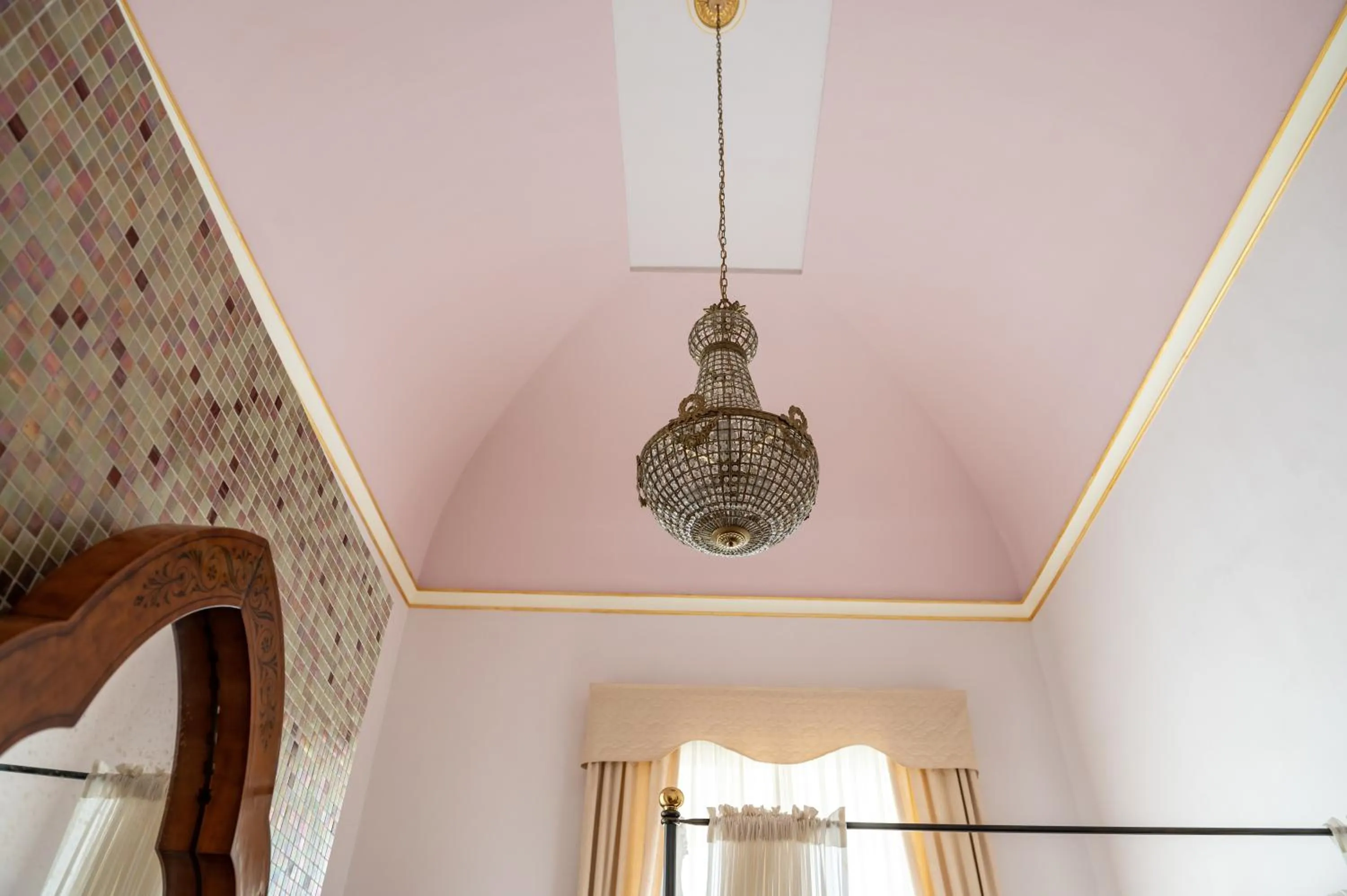 Decorative detail in Personè Palace - by Symphonya Luxury