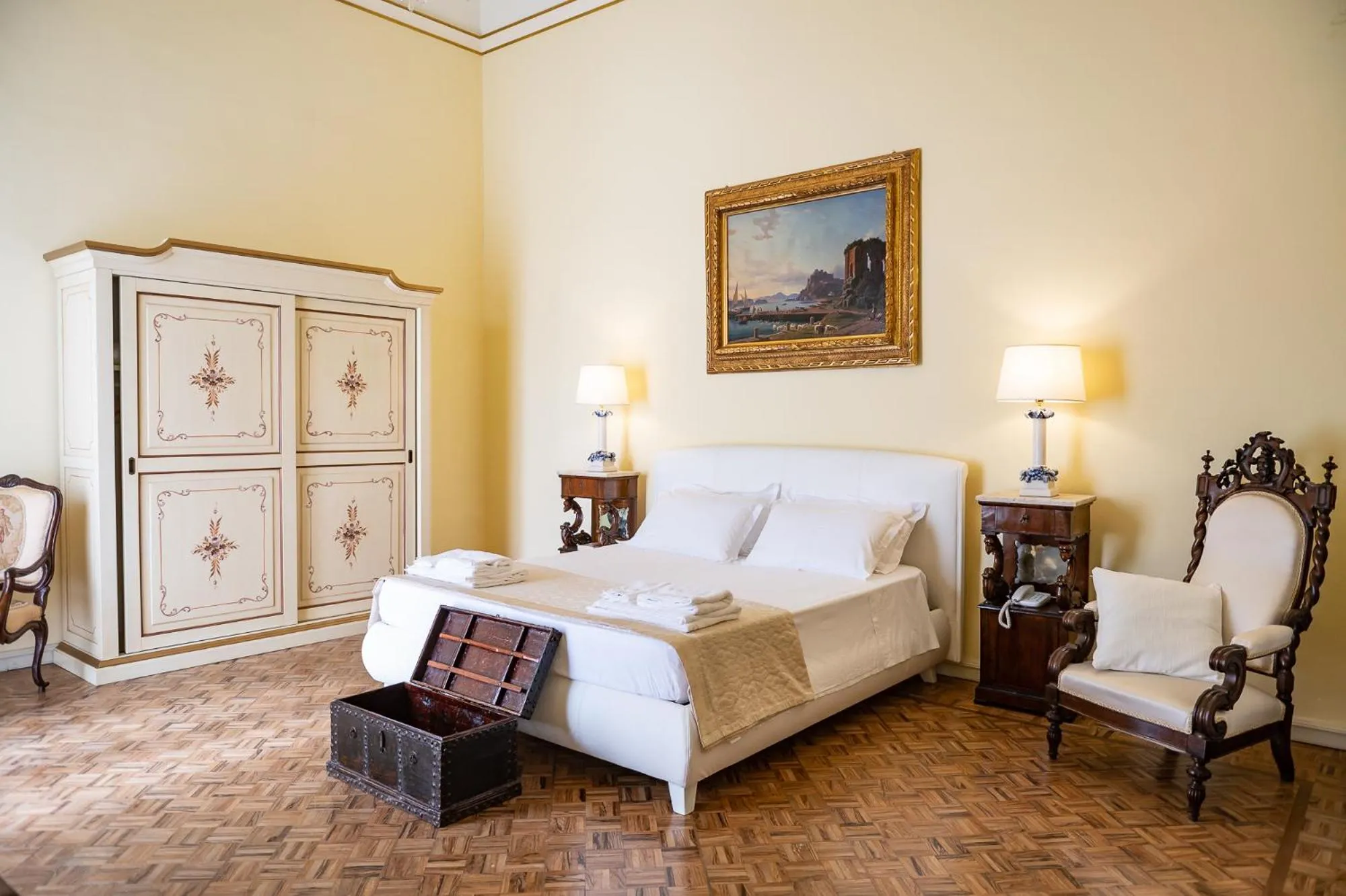 Bed in Personè Palace - by Symphonya Luxury