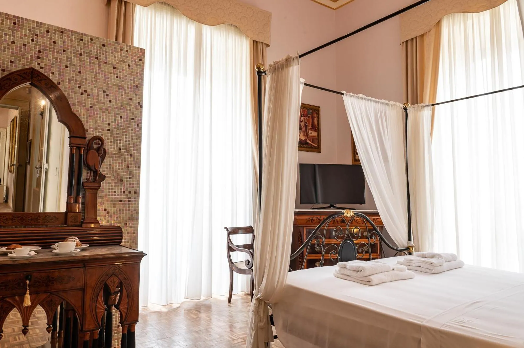 Bed in Personè Palace - by Symphonya Luxury