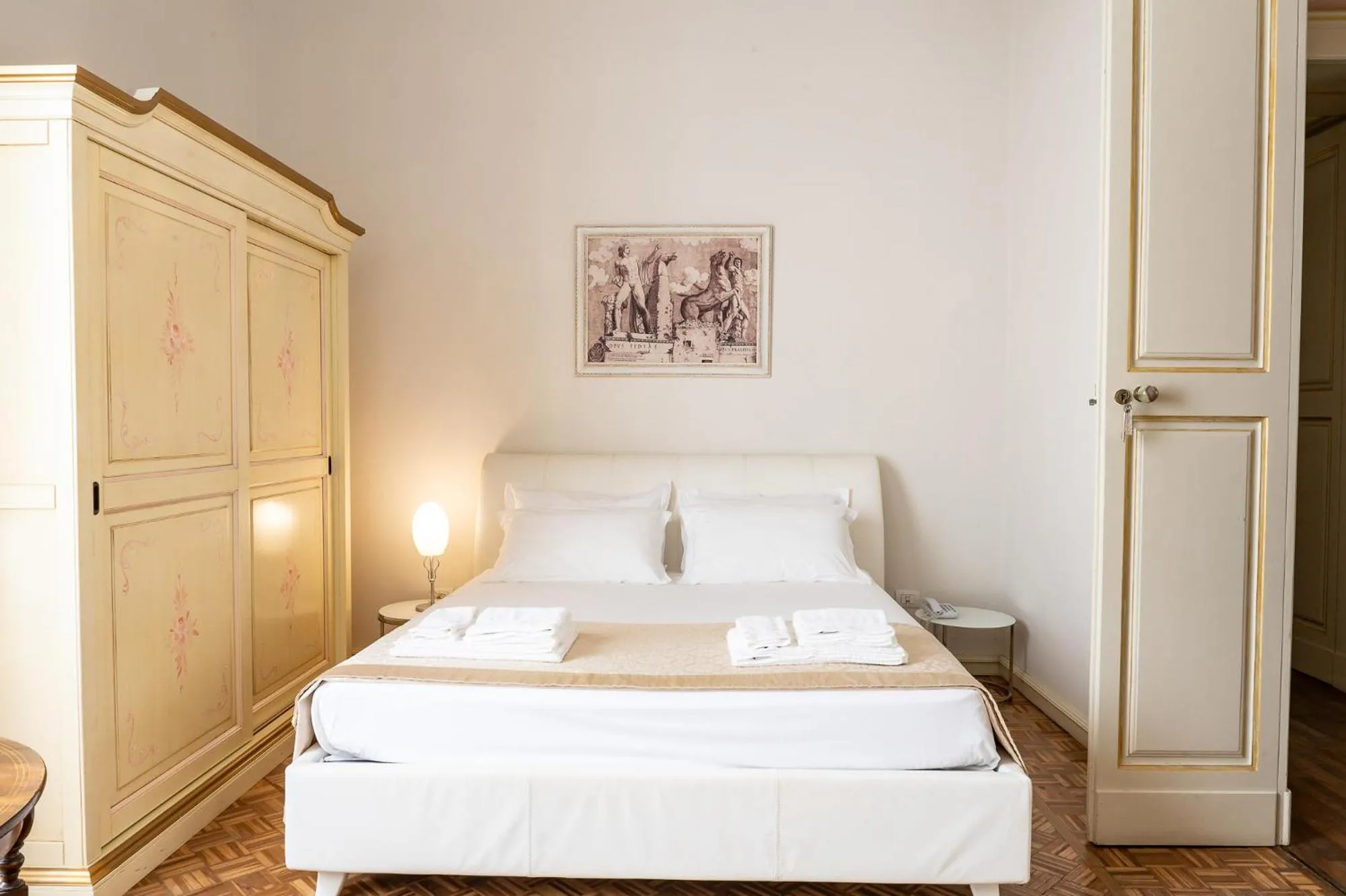 Bed in Personè Palace - by Symphonya Luxury