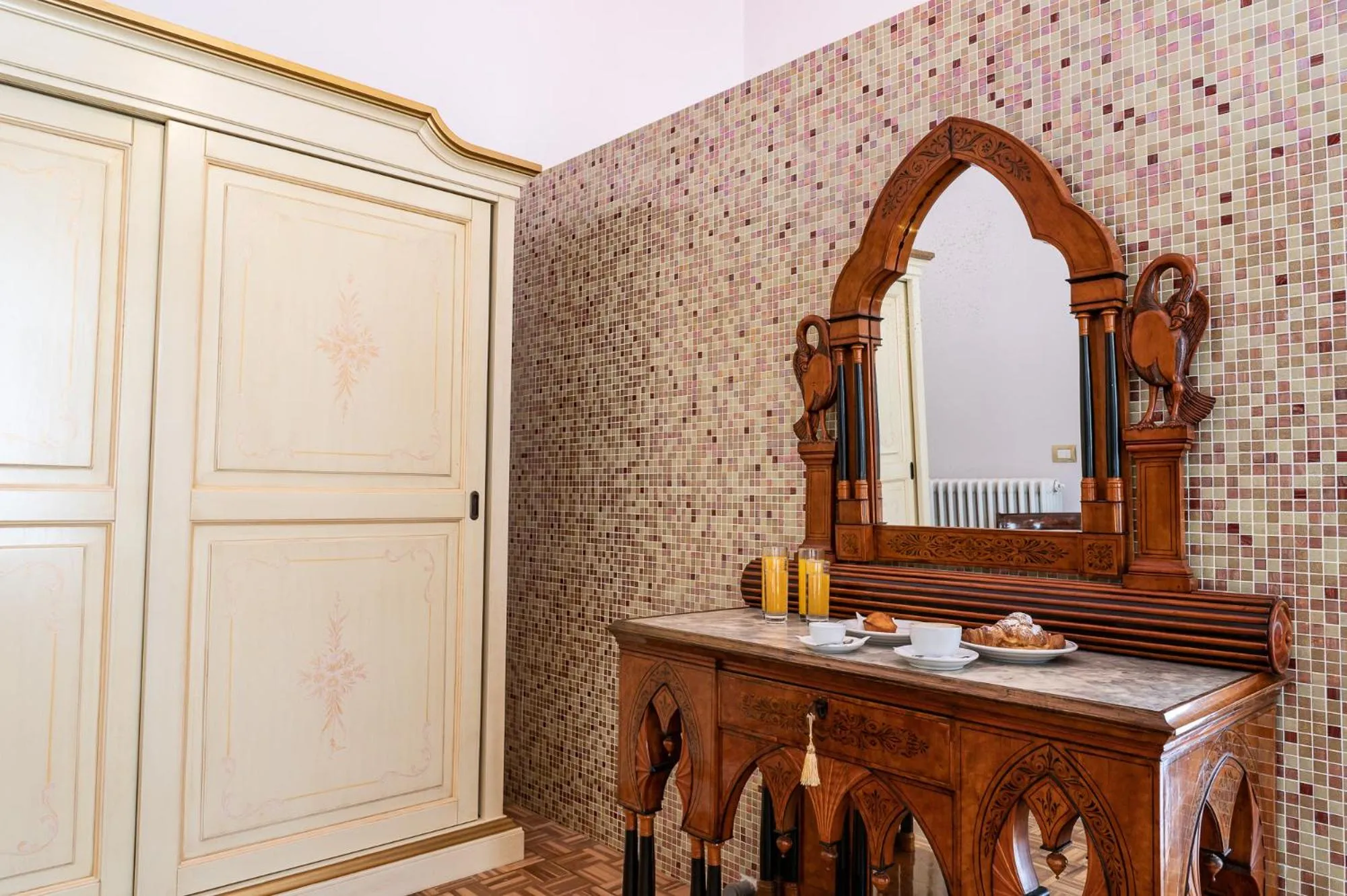 wardrobe, Bathroom in Personè Palace - by Symphonya Luxury