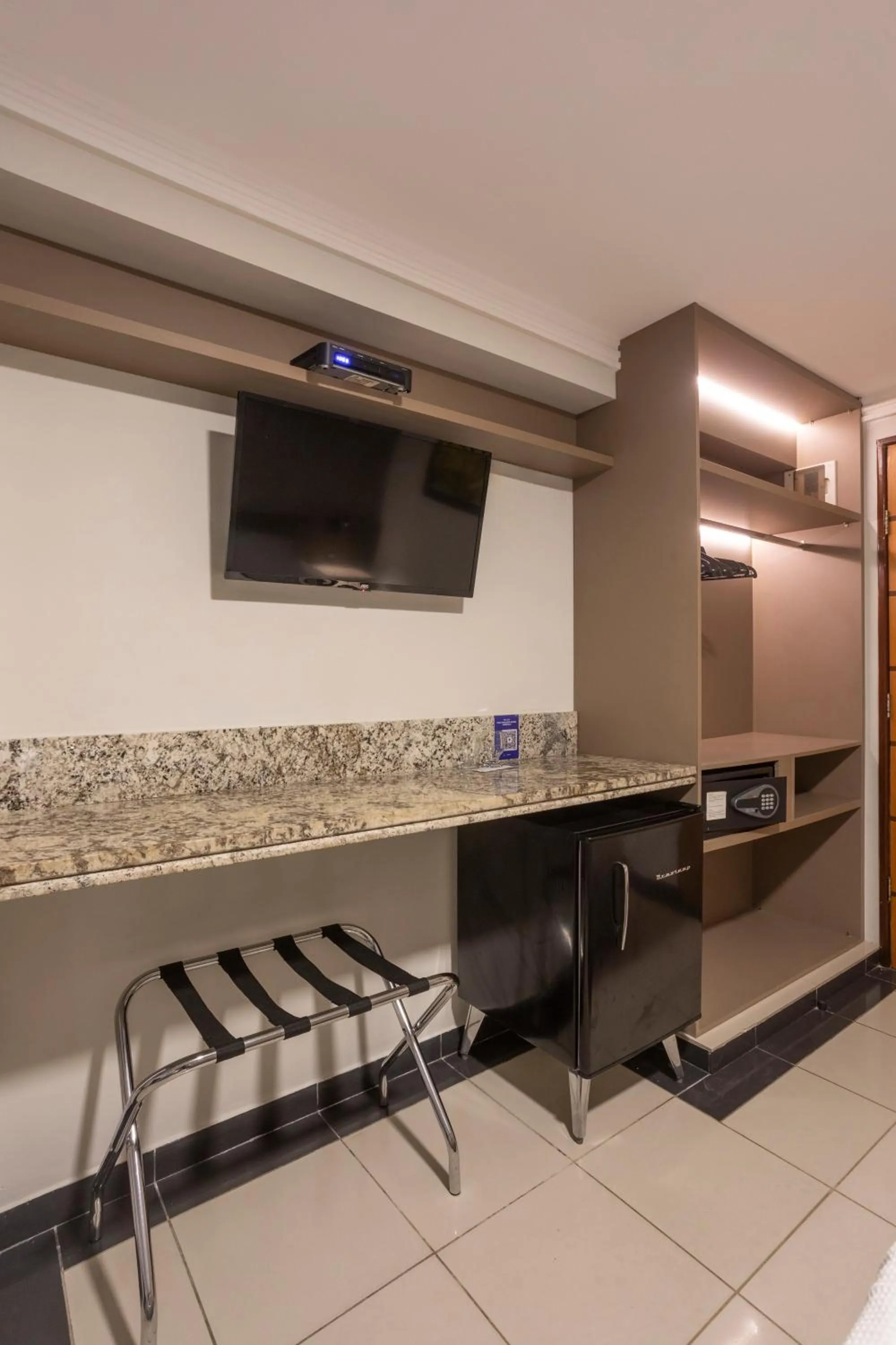 TV and multimedia in Atlântico Praia Hotel