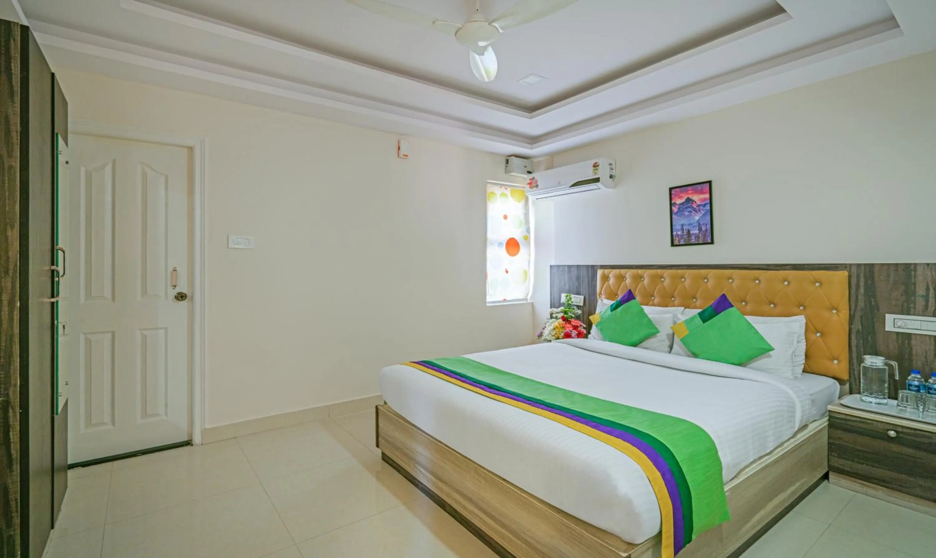 Bed in Treebo Elite 7