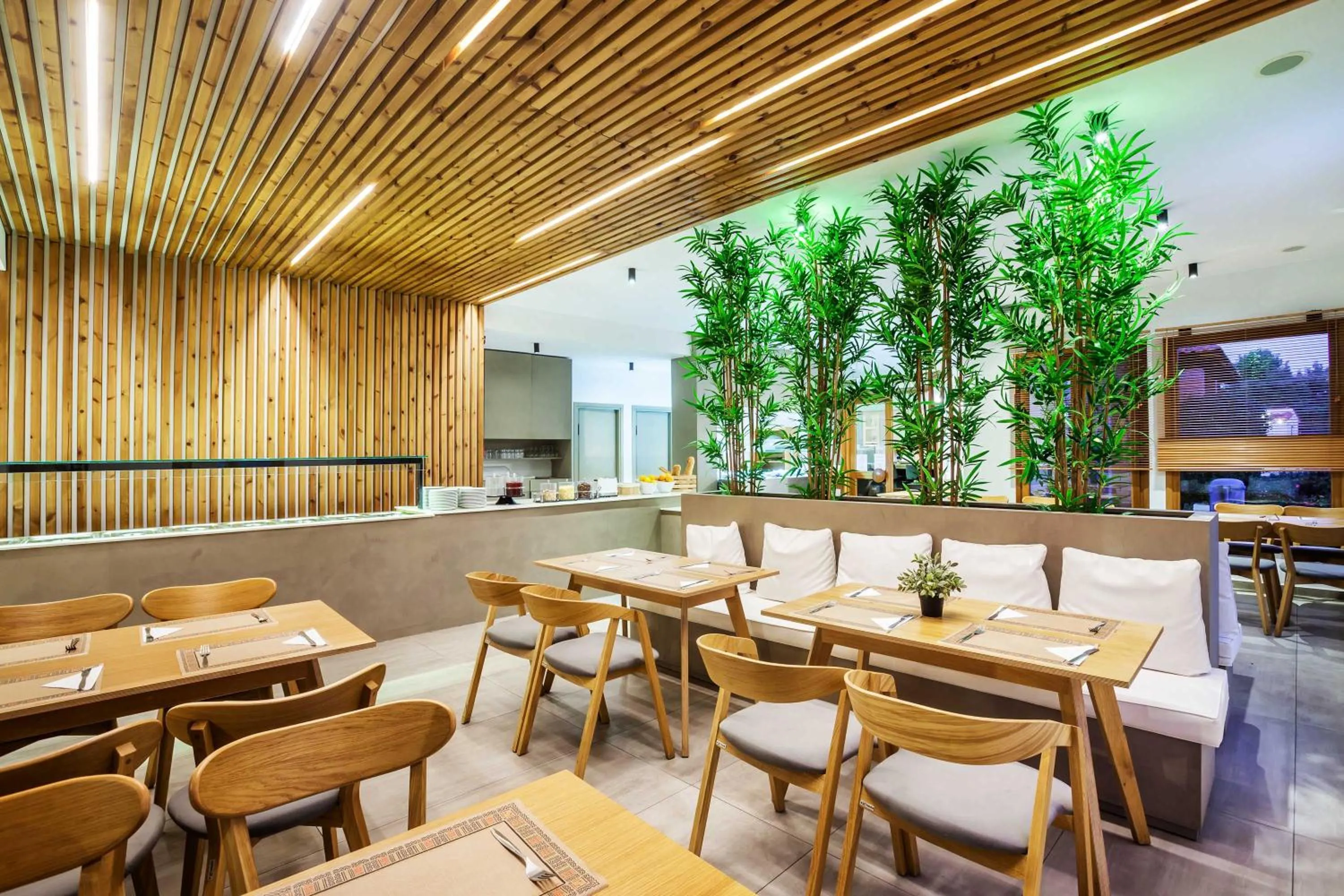 Restaurant/places to eat in Palladium Hotel