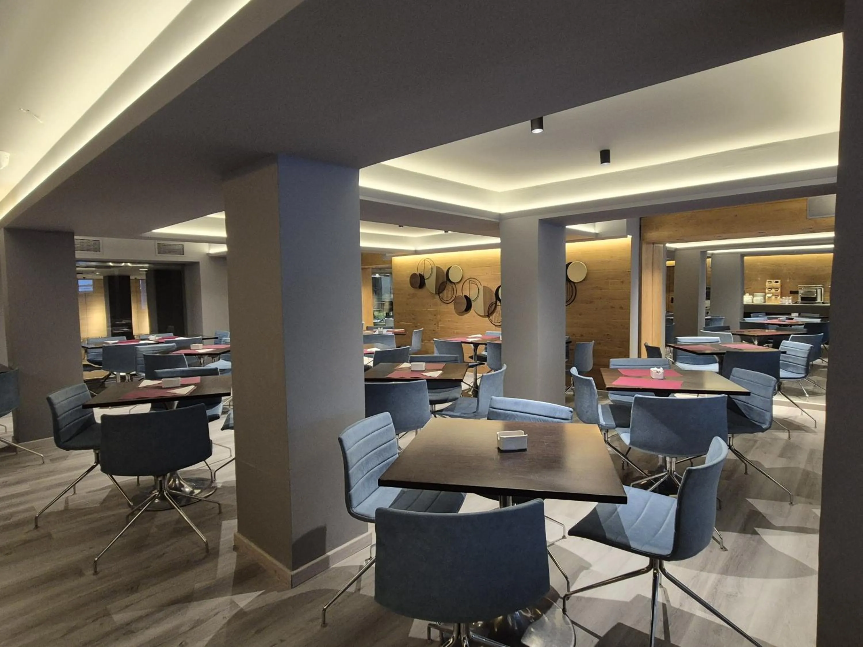 Restaurant/places to eat in Alassia Hotel