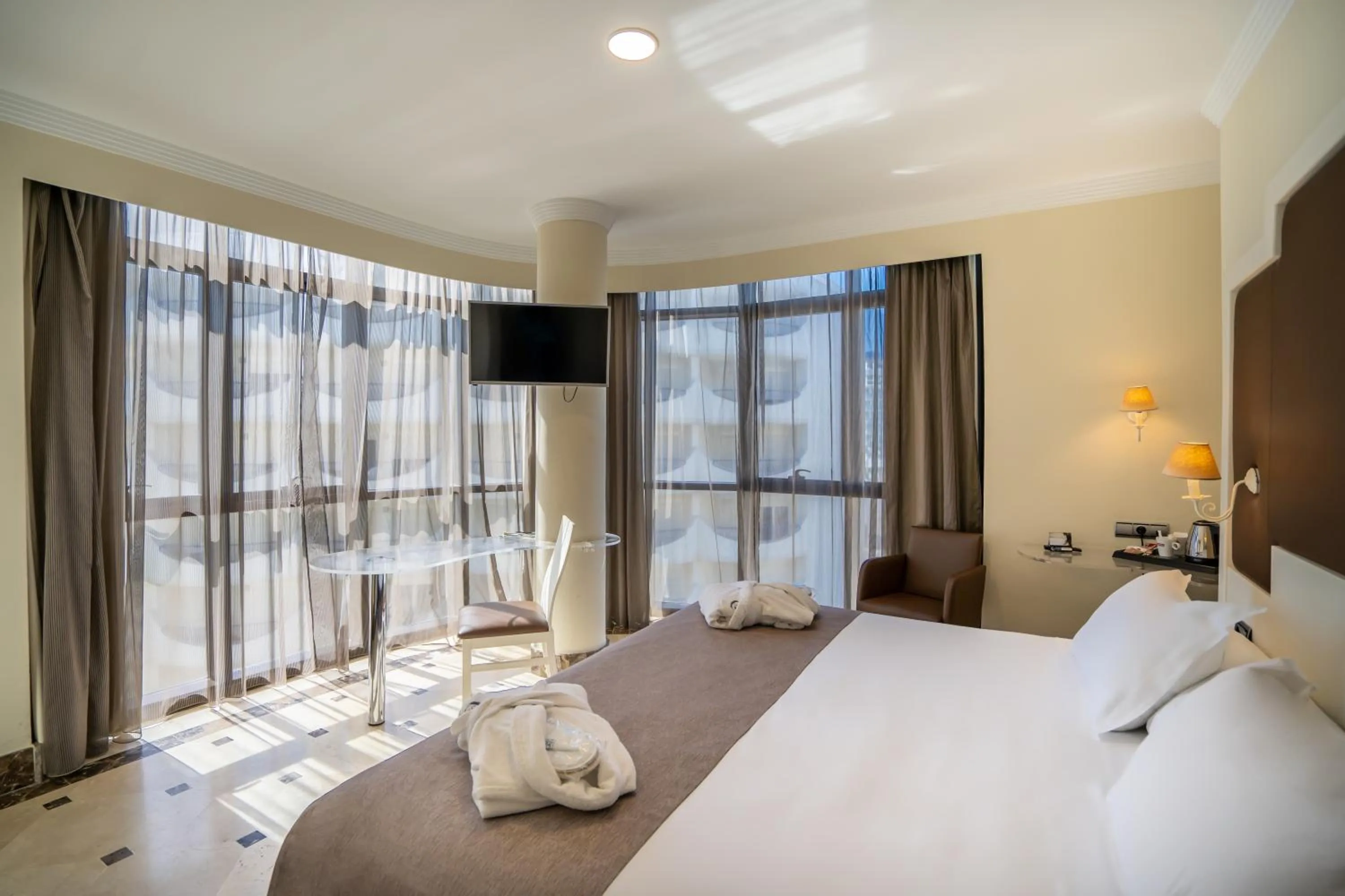 Superior Double Room with Sea View in Hotel Spa Cádiz Plaza