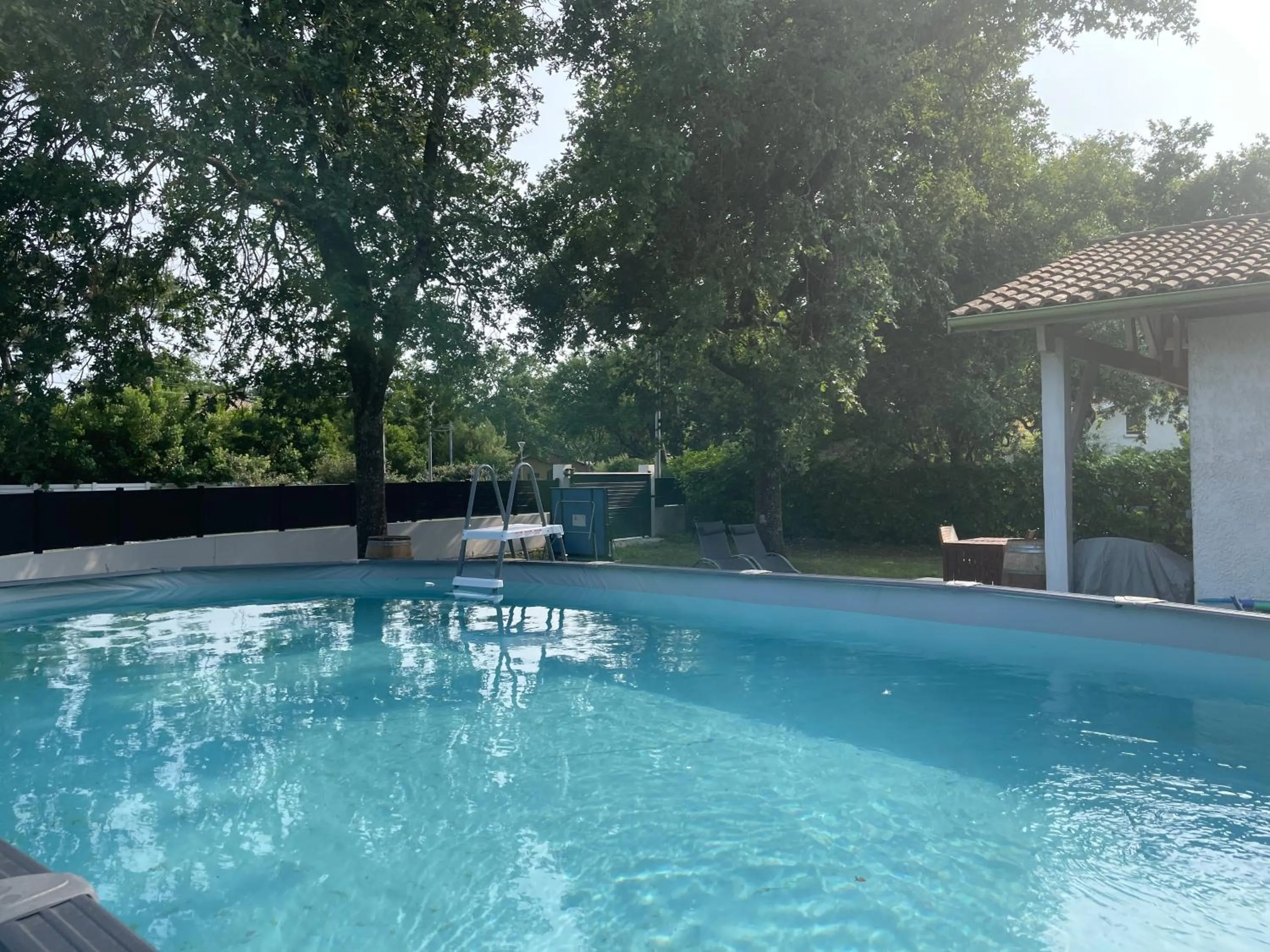 Villa au calme avec piscine, grand jardin et studio indépendant