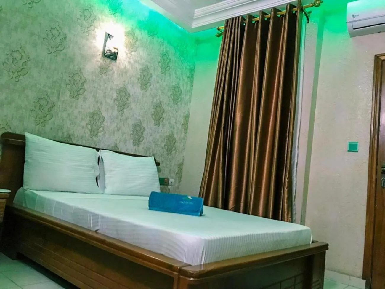 Bed in HÔTEL NOAHGARDEN 2