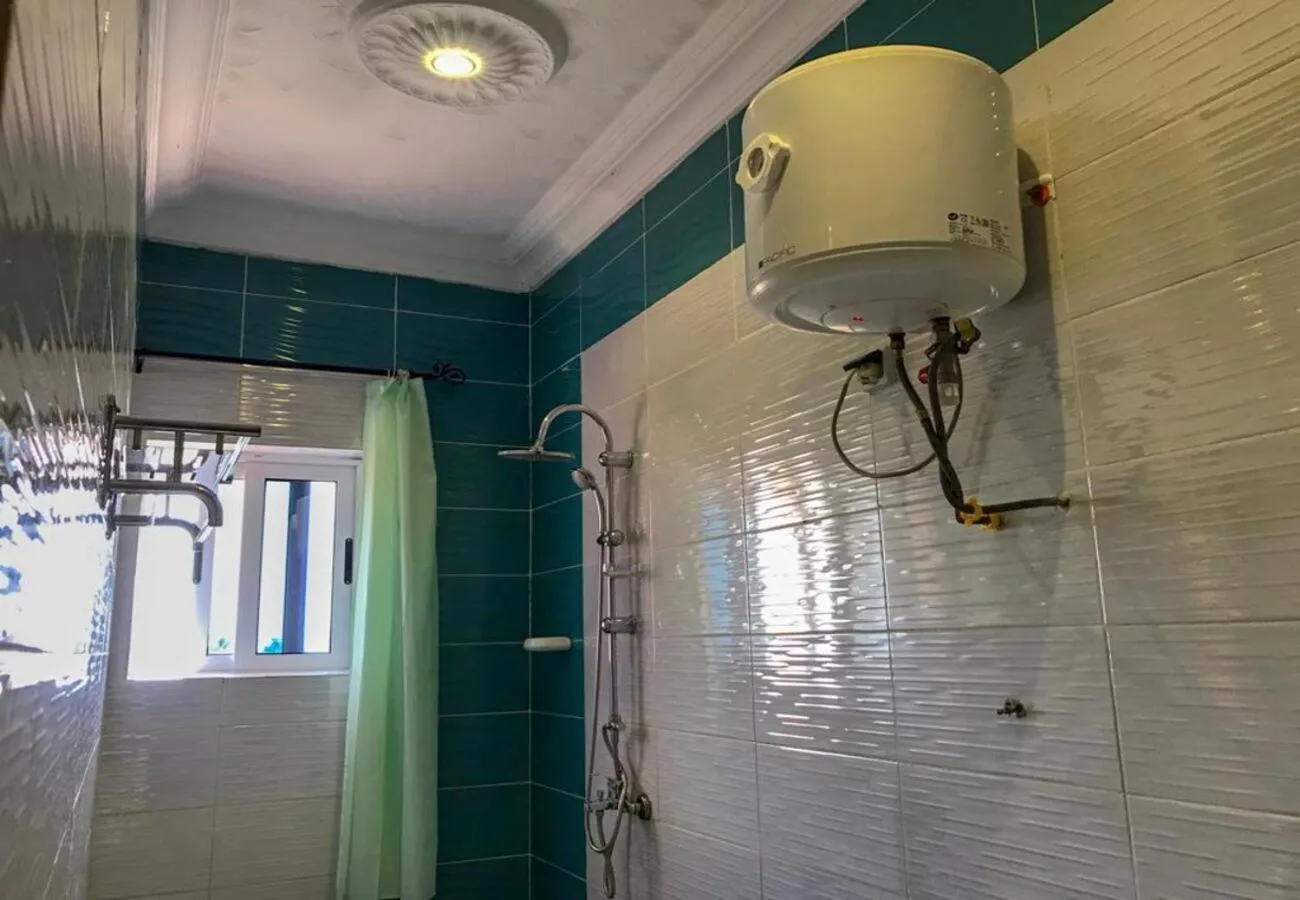 Shower in HÔTEL NOAHGARDEN 2