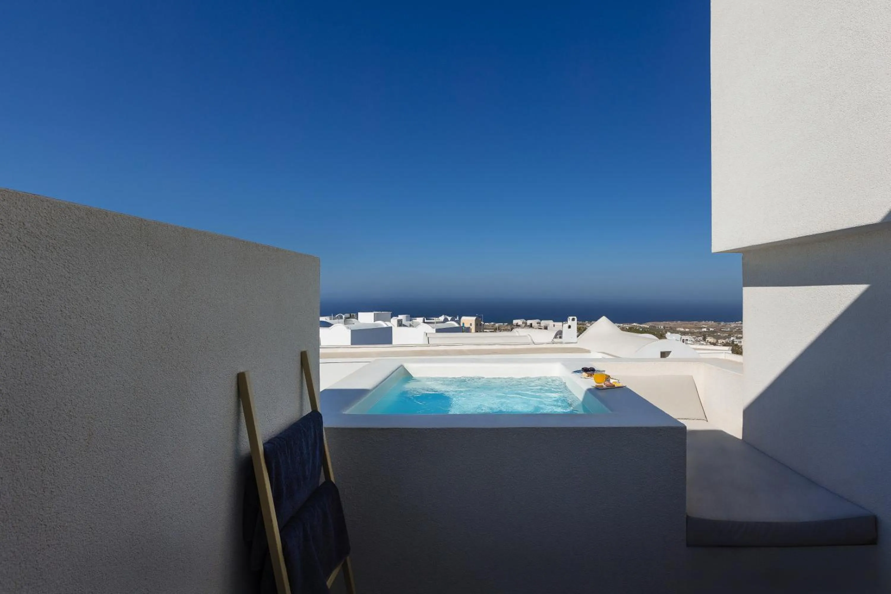 Swimming pool in Neo Suites