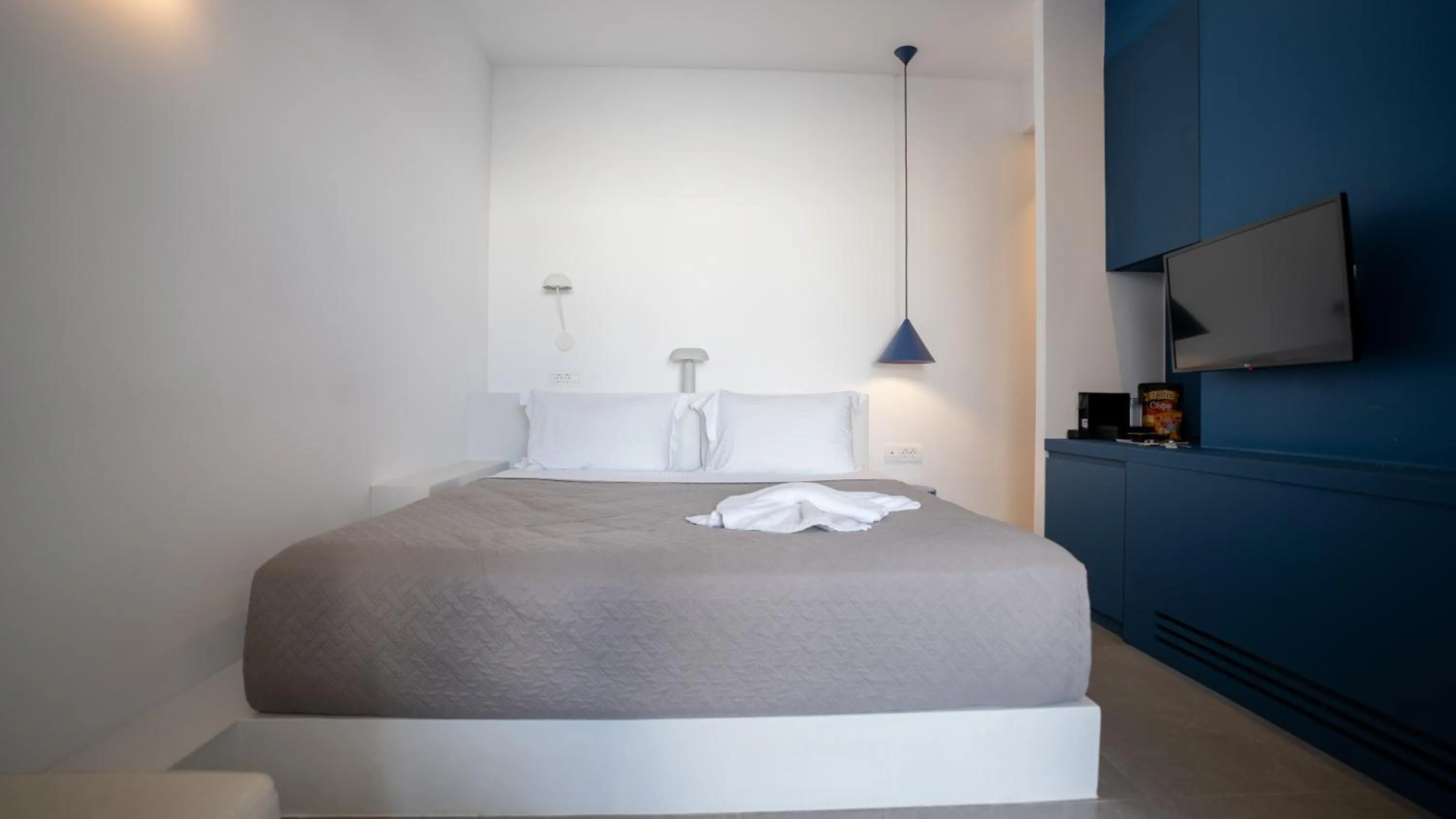 Bedroom, Bed in Neo Suites