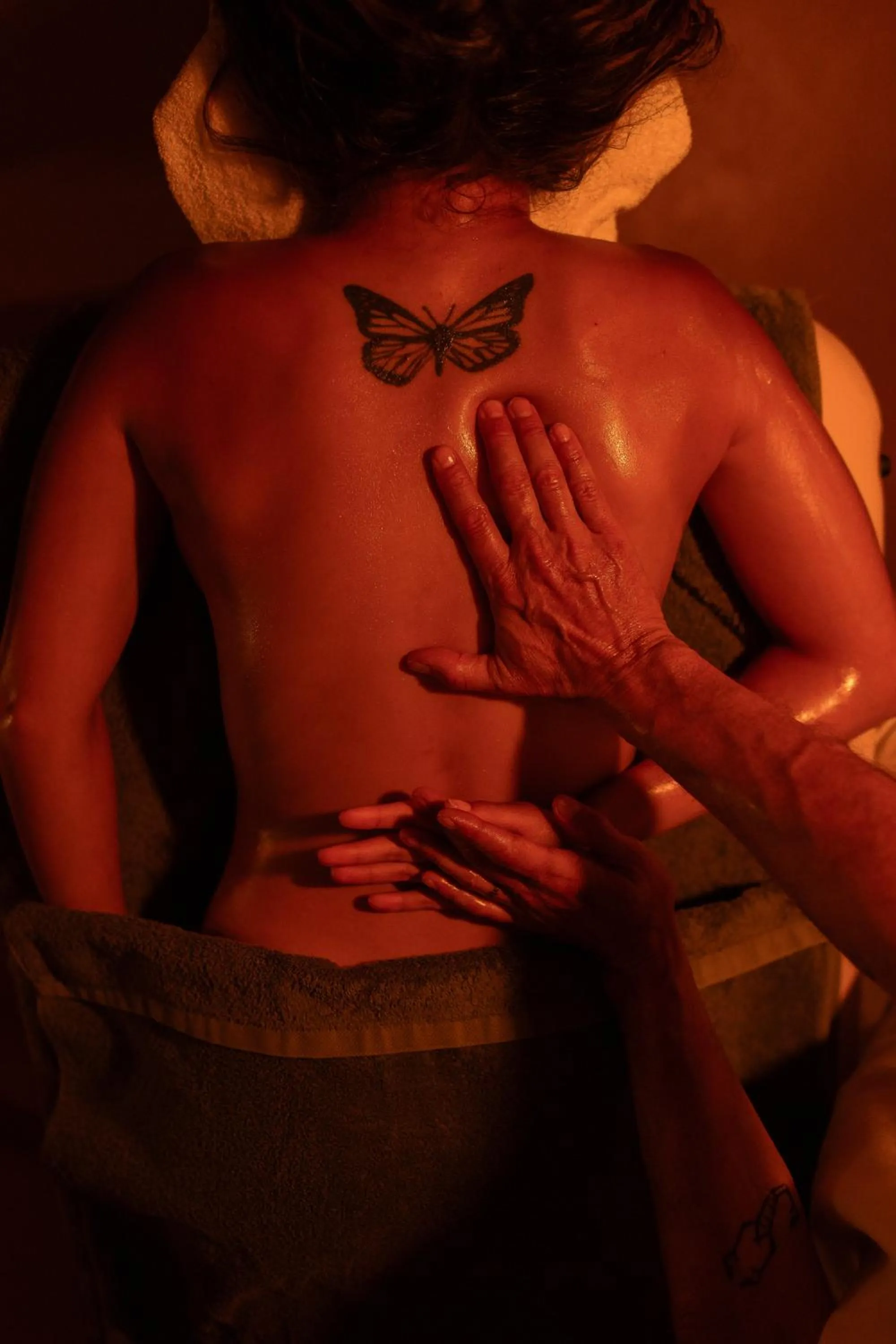 Massage in Neo Suites