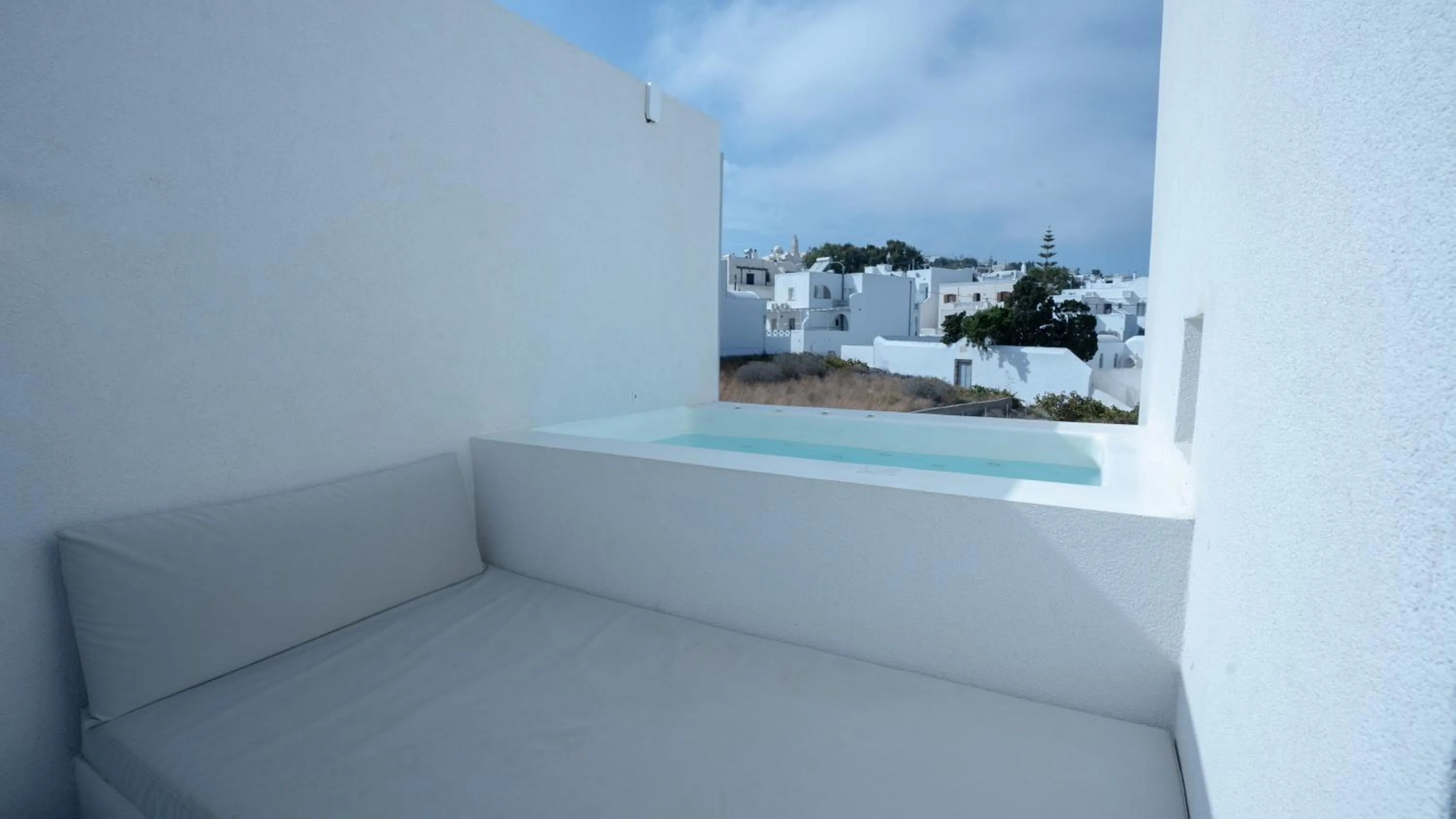 Hot Tub in Neo Suites