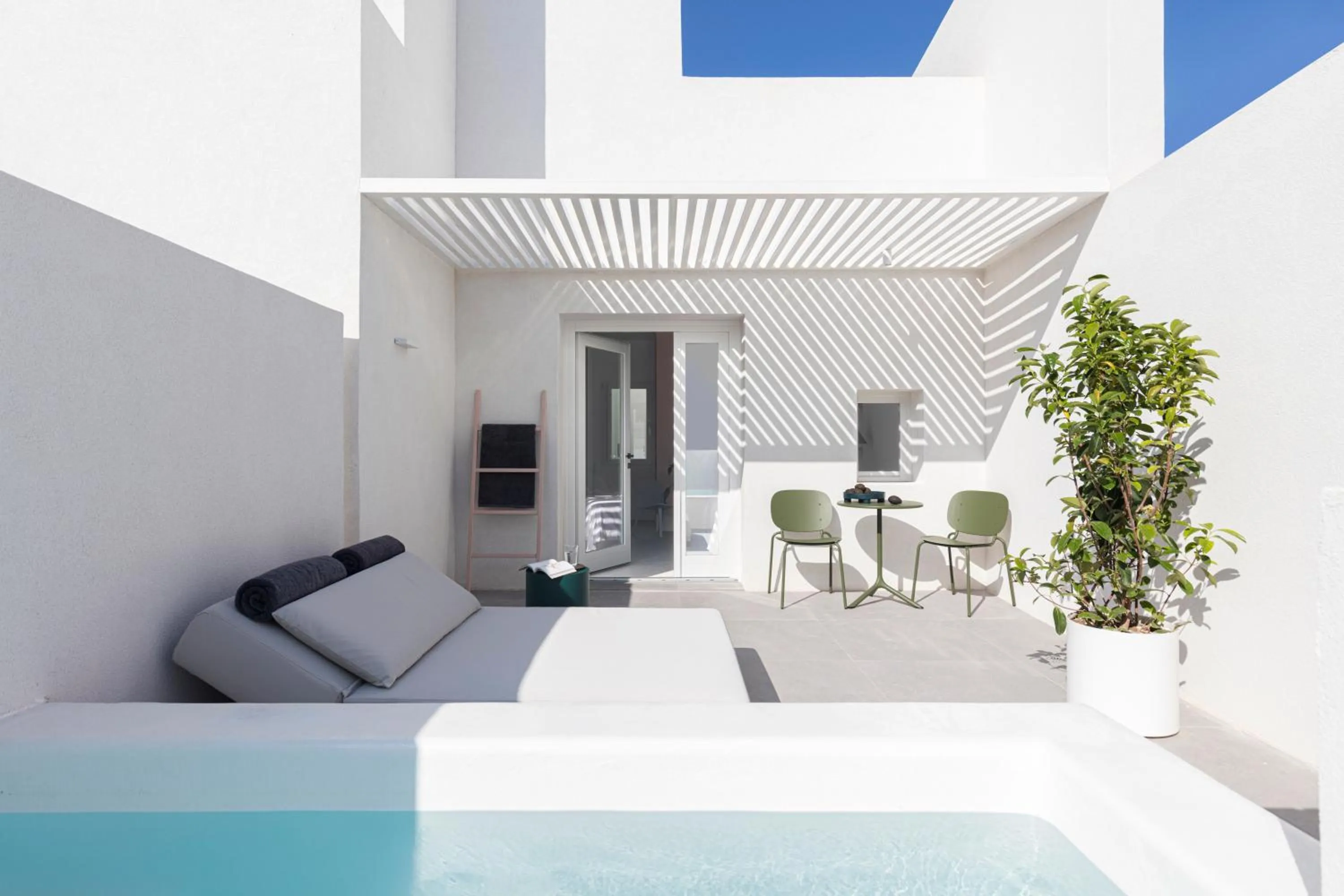 Hot Tub in Neo Suites