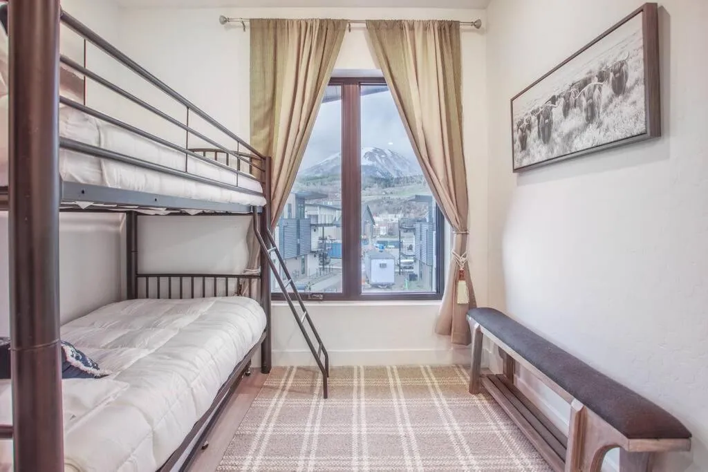 Bed in Cozy- Mountain Style - River View apartment - Colorado