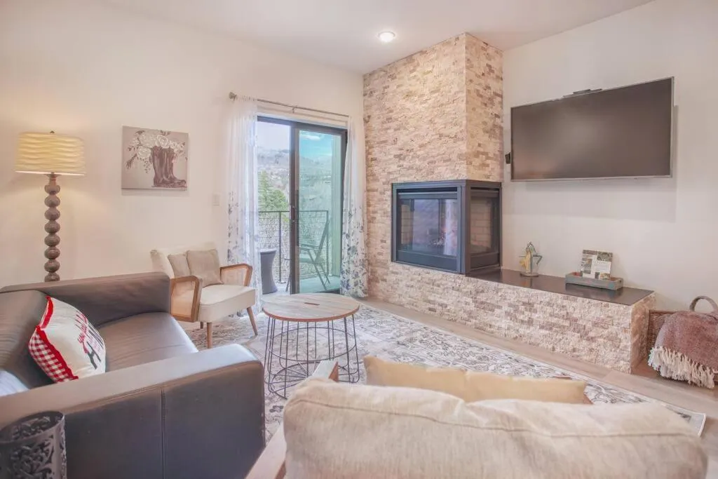 Cozy- Mountain Style - River View apartment - Colorado
