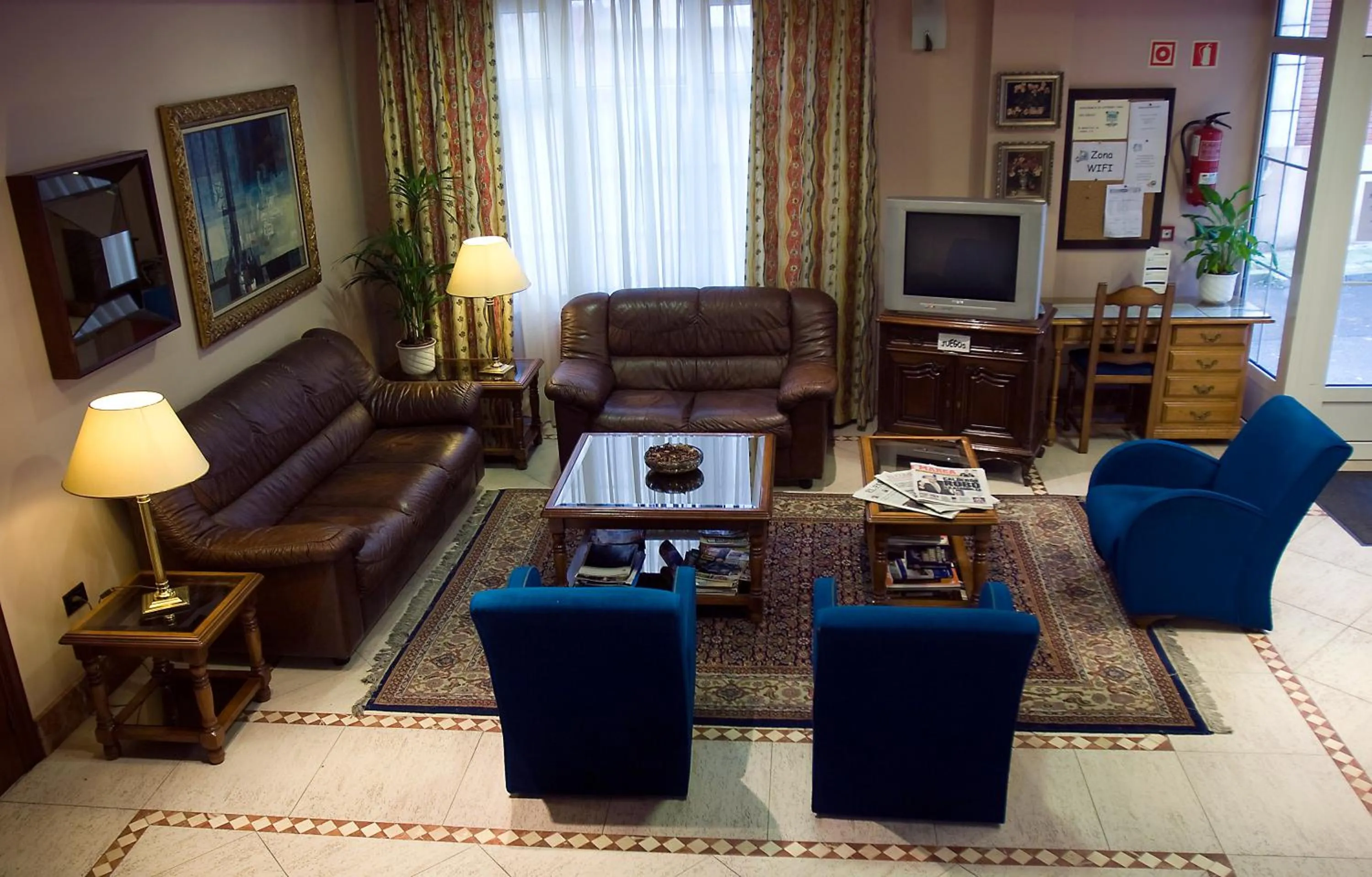 Communal lounge/ TV room in Hotel Doña Nieves