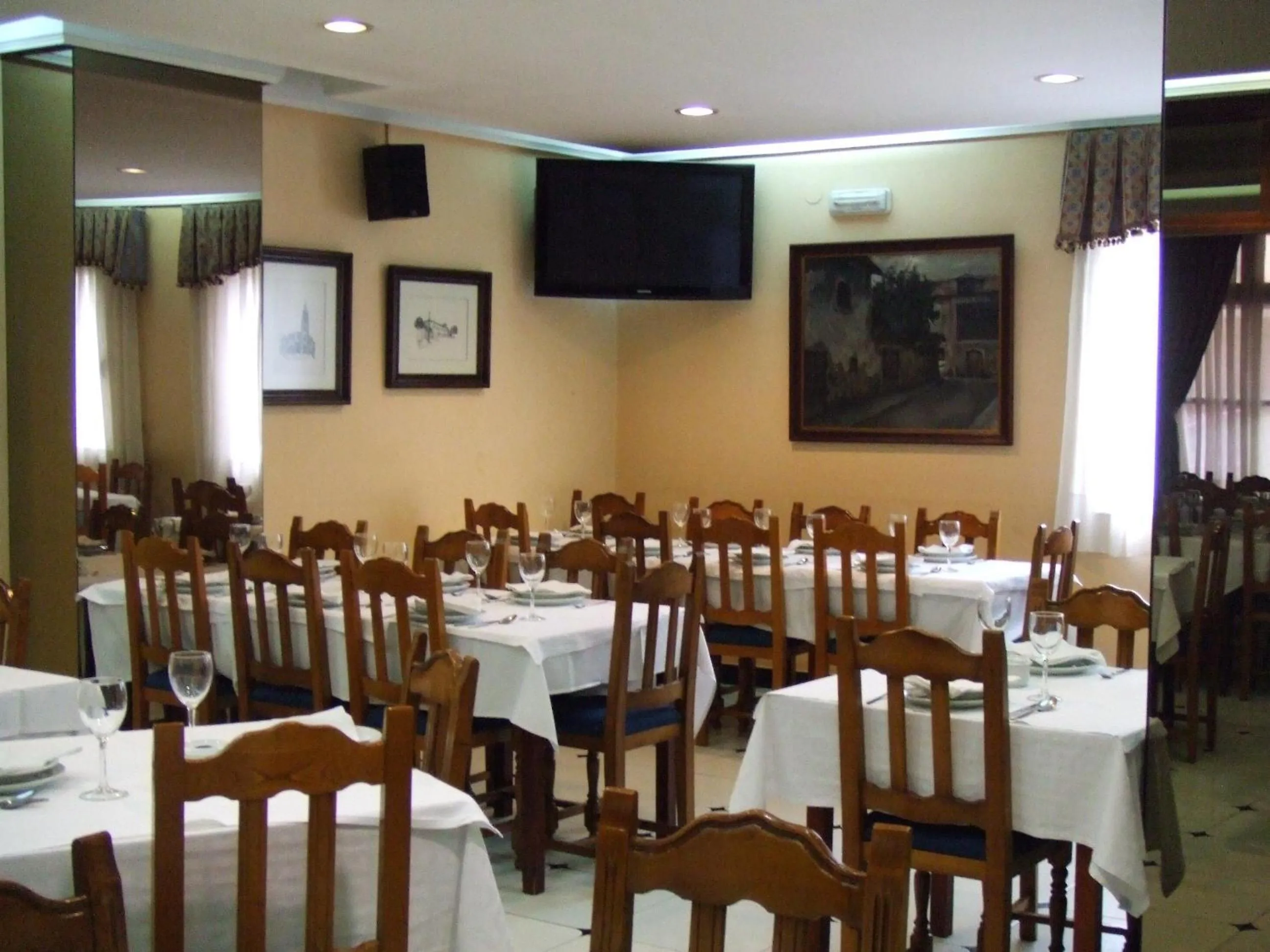 Restaurant/places to eat in Hotel Cabeza