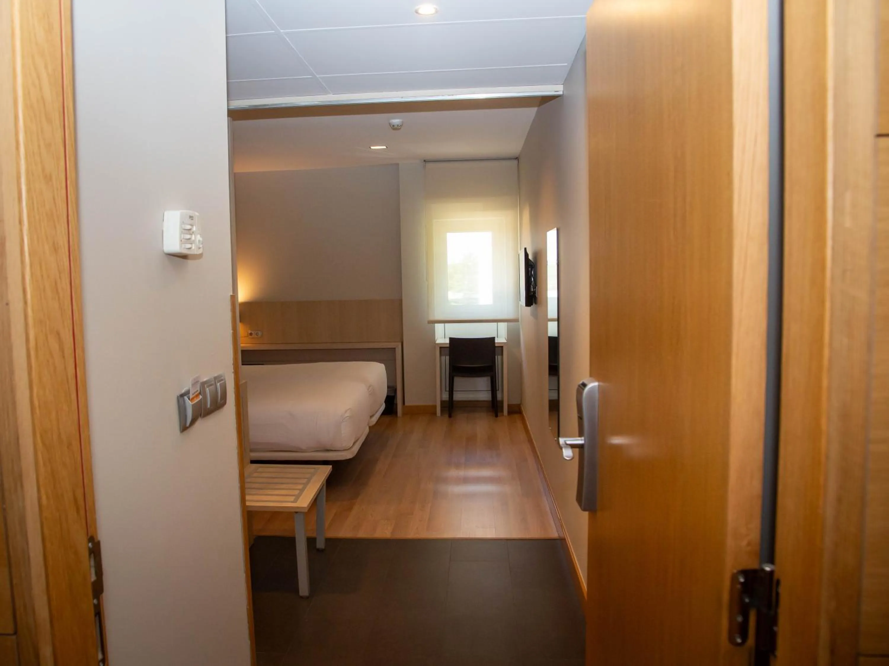 Shower, Bed in Hotel Restaurante Cadosa