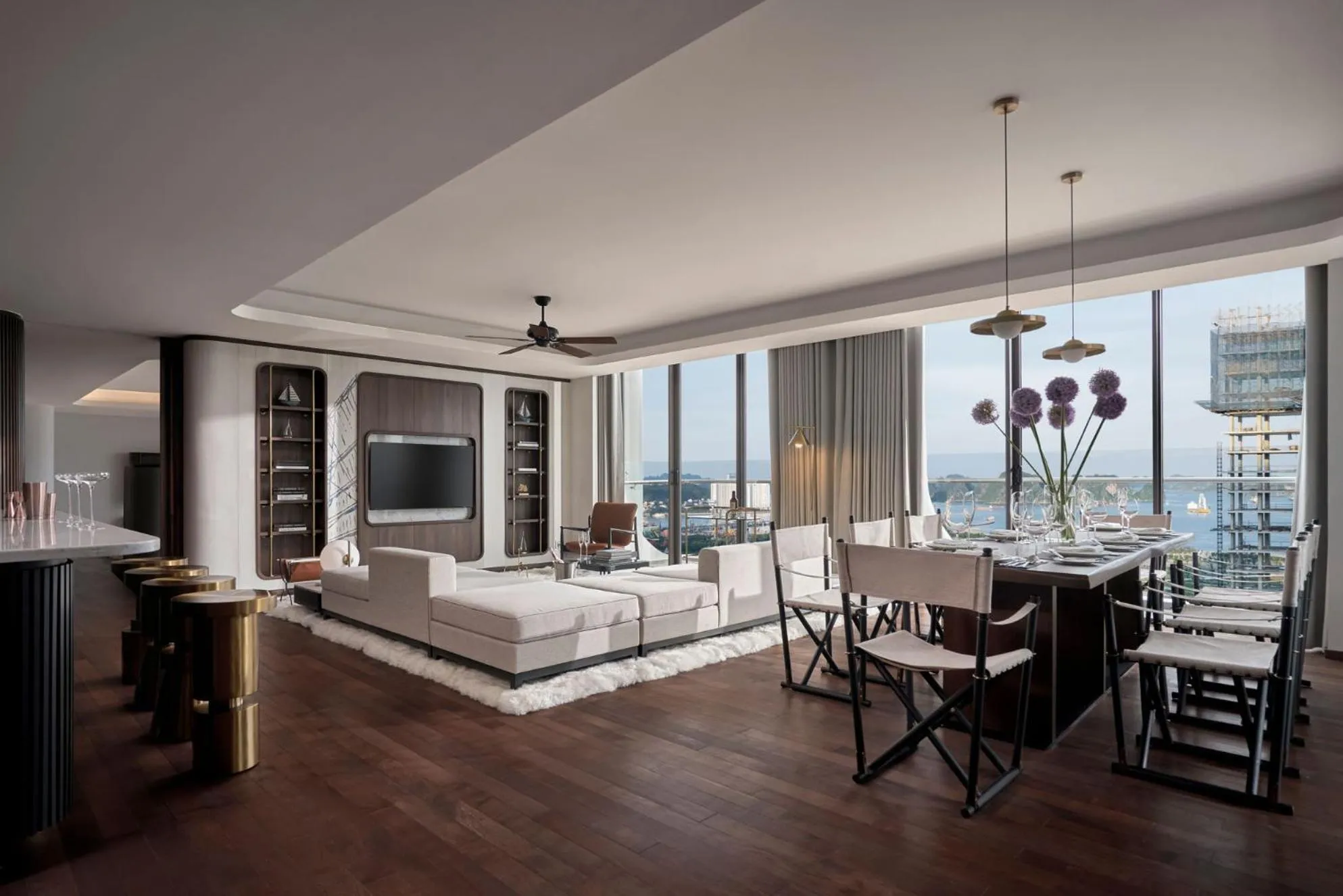 Living room, Bed in The Yacht Hotel by DC