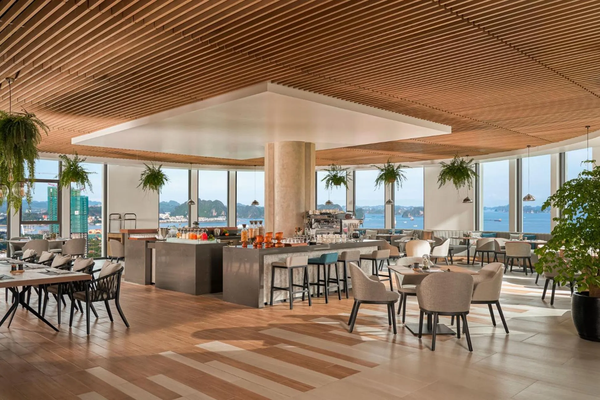 Restaurant/places to eat in The Yacht Hotel by DC