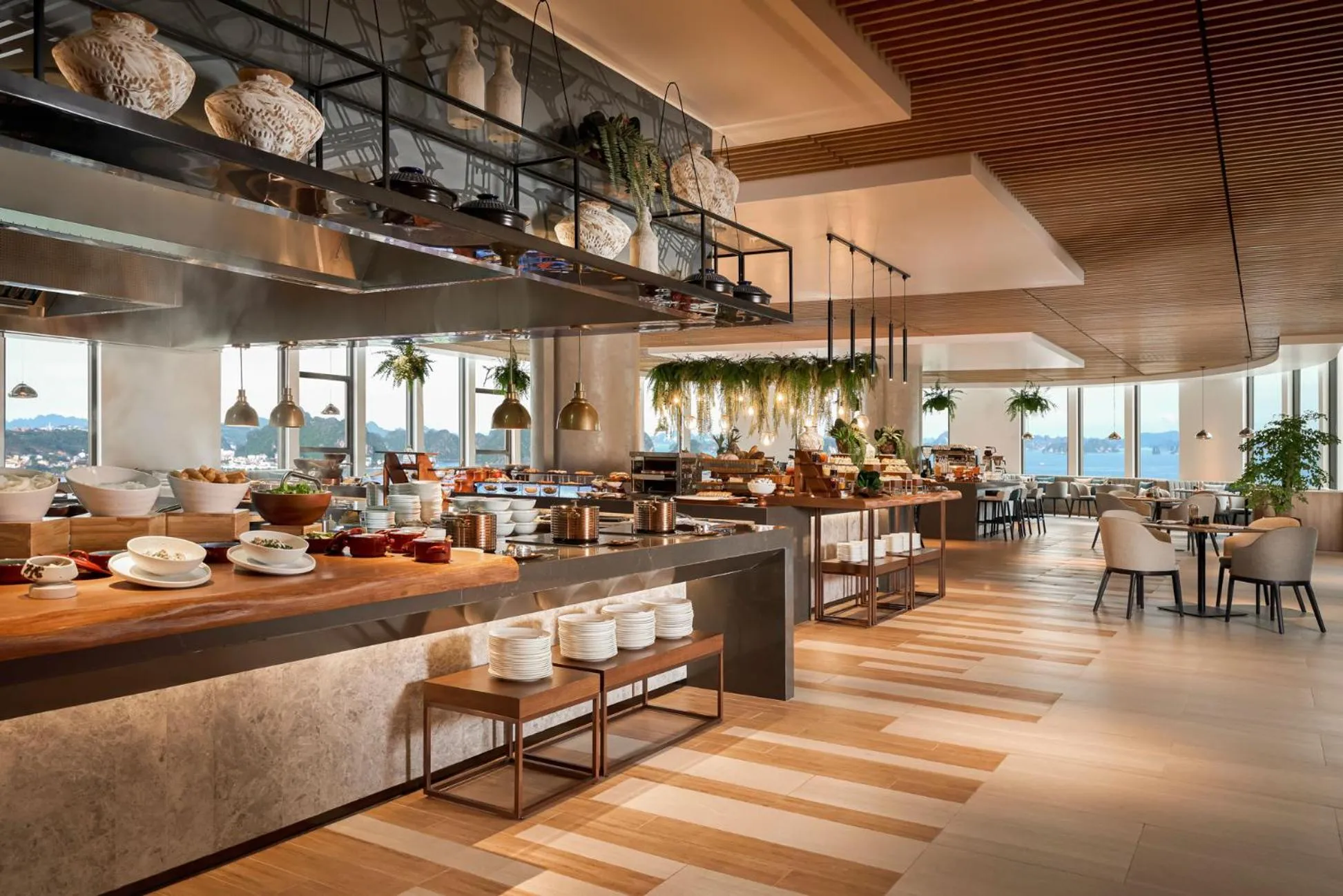 Restaurant/places to eat in The Yacht Hotel by DC