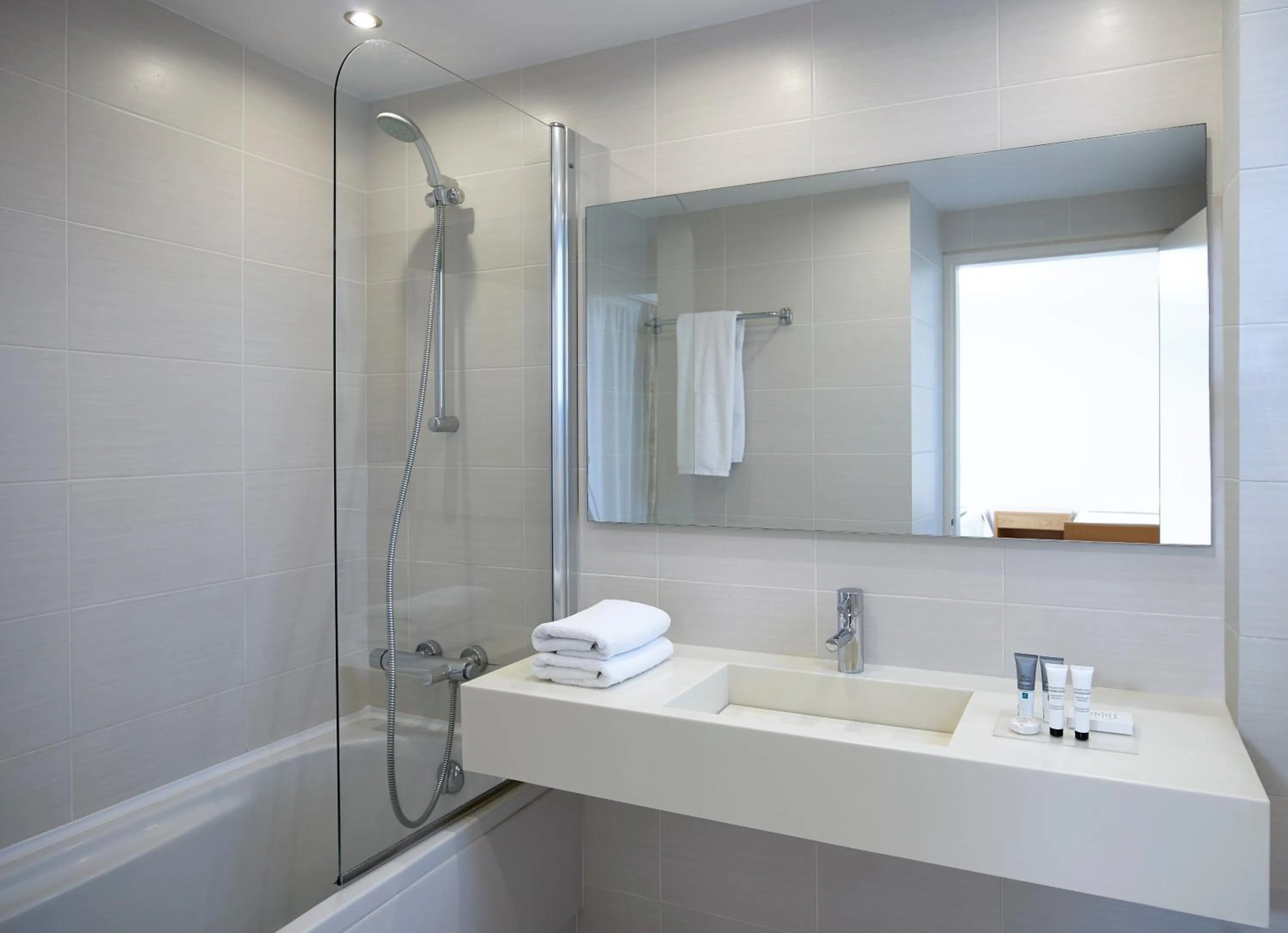 Bathroom in Amarilia Hotel