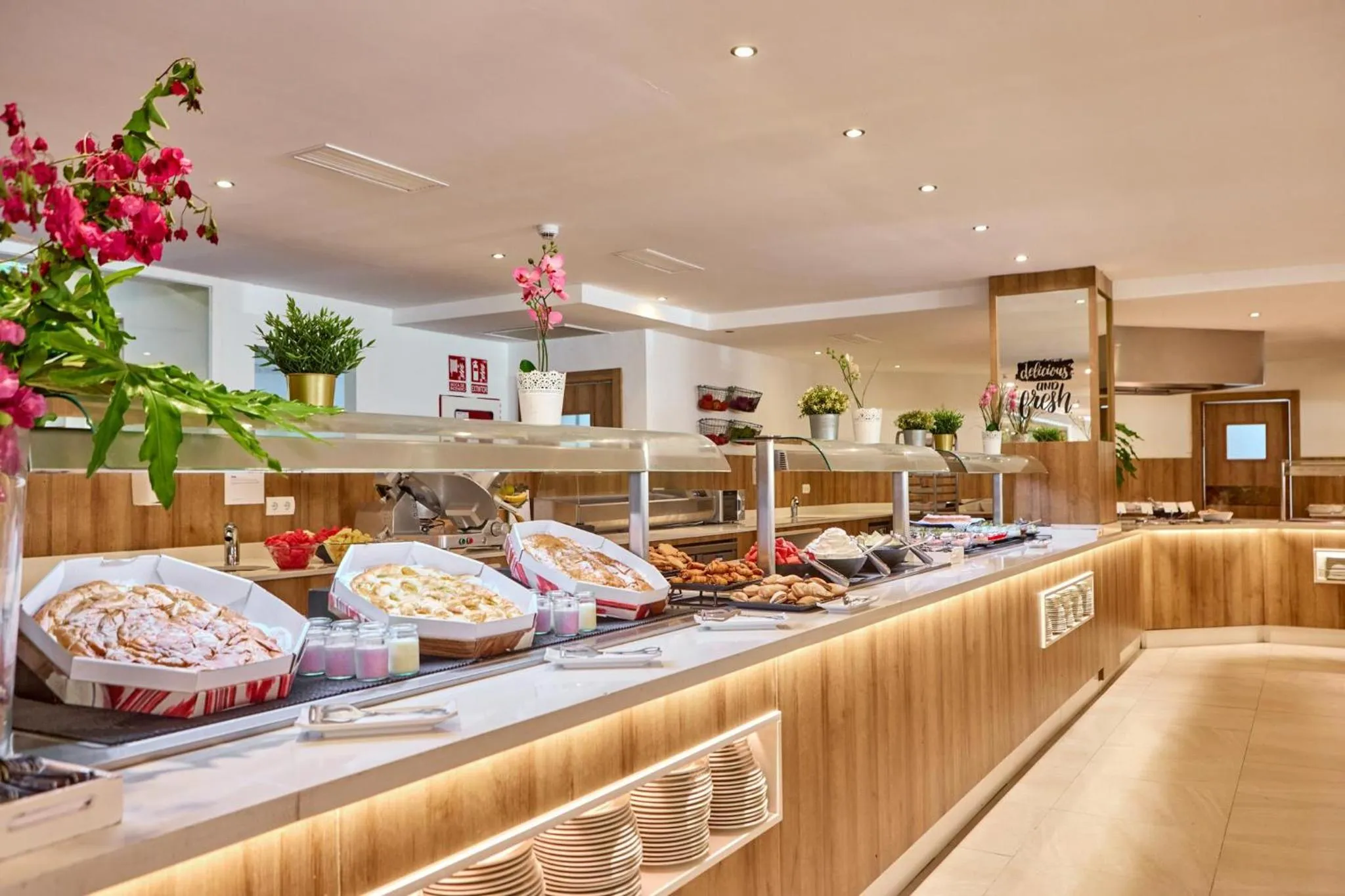 Restaurant/places to eat in Zafiro Palmanova