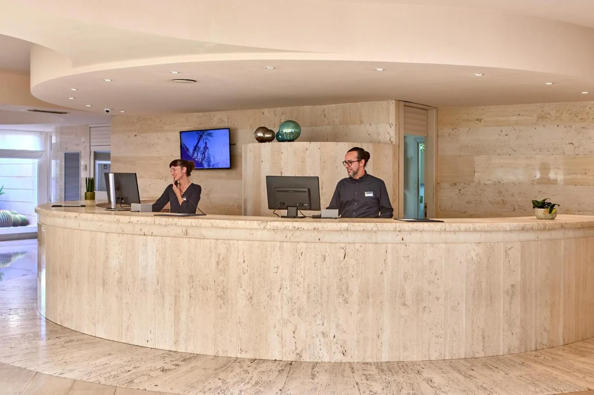 Lobby or reception in Zafiro Palmanova