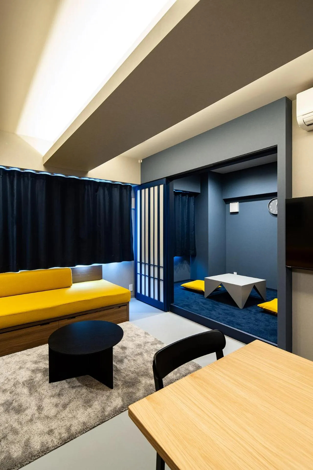 Living room, Bed in Section L Tsukiji