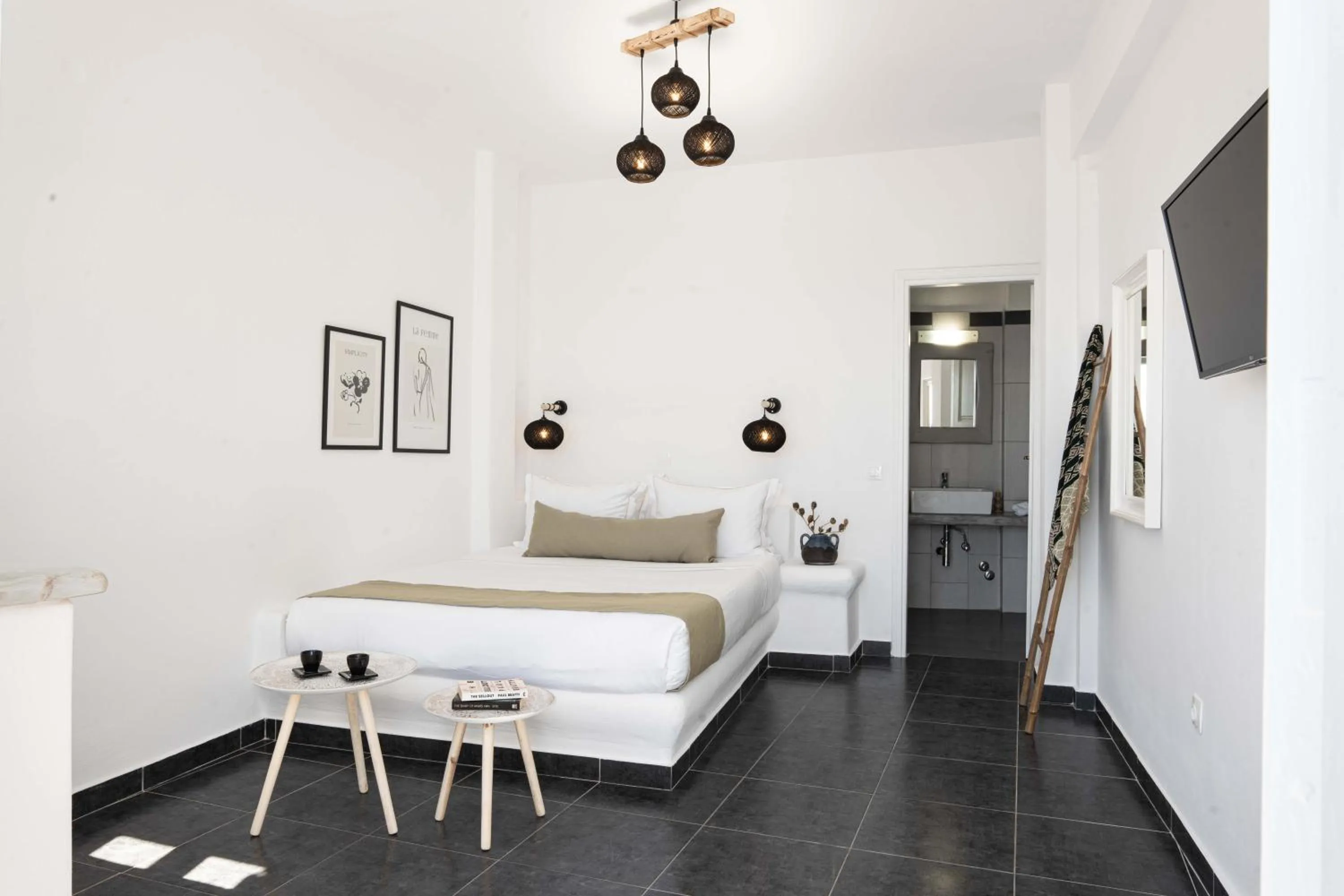 Bed in La Roka, Cliffside Memories