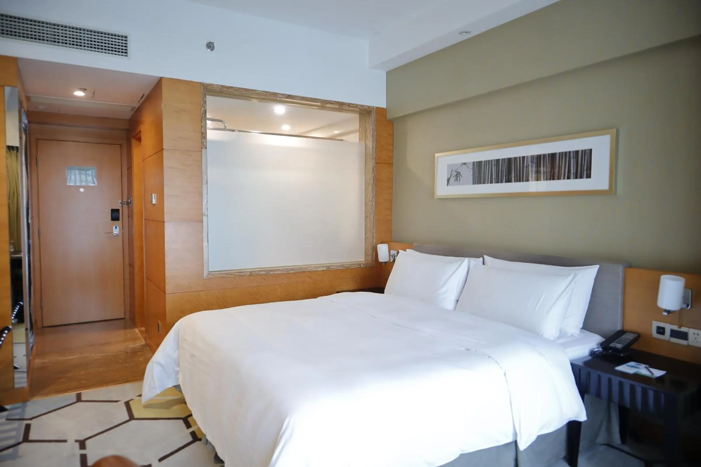 Bed in Hampton by Hilton Zhuhai Gongbei Port