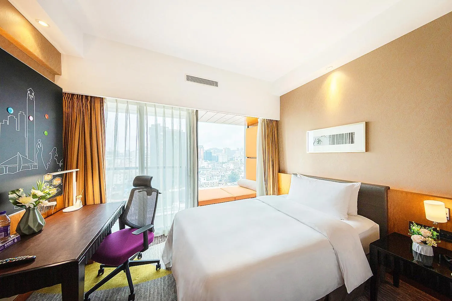 Bed in Hampton by Hilton Zhuhai Gongbei Port