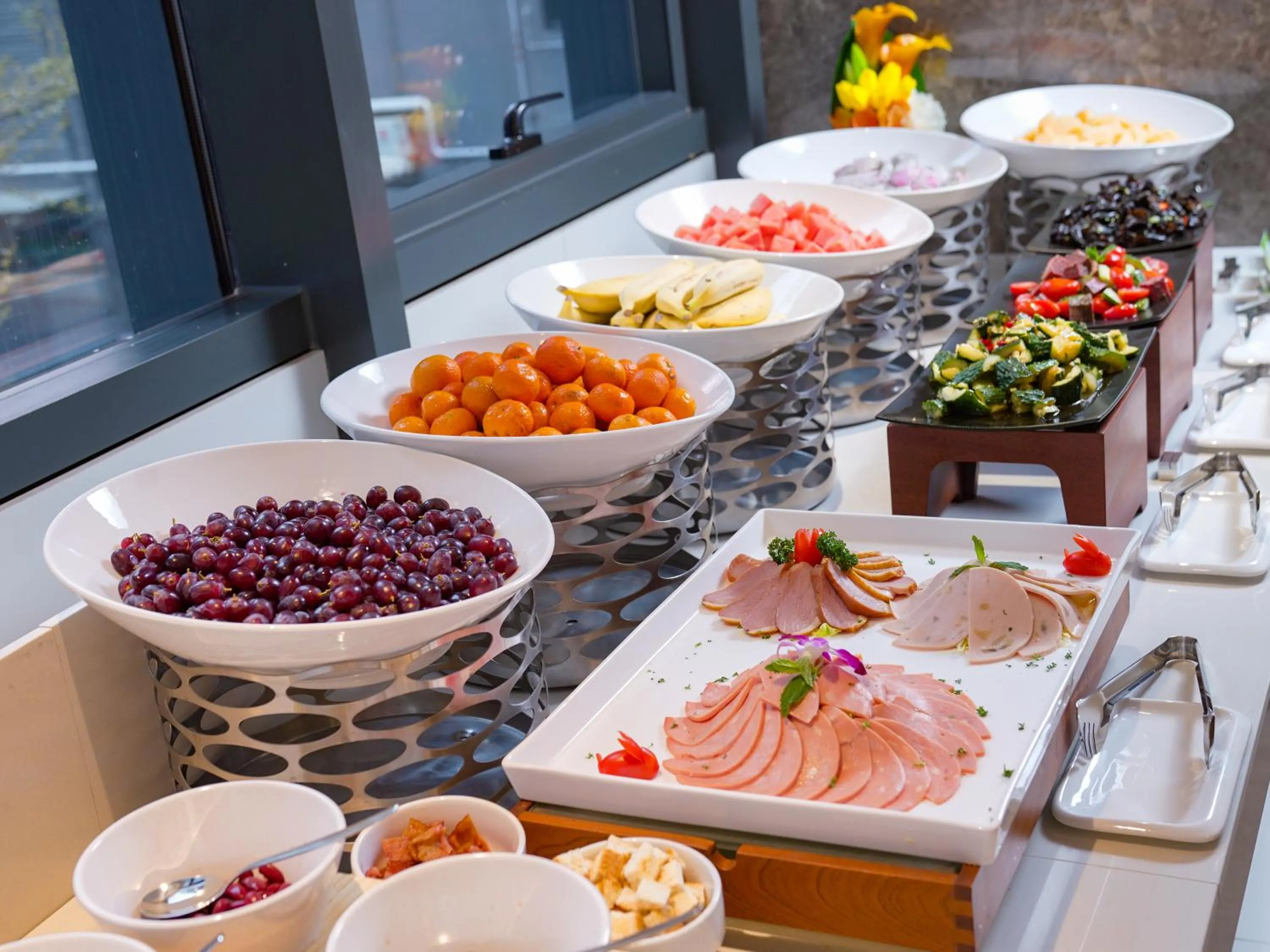 Restaurant/places to eat in Hampton by Hilton Shenzhen Longhua Qinghu