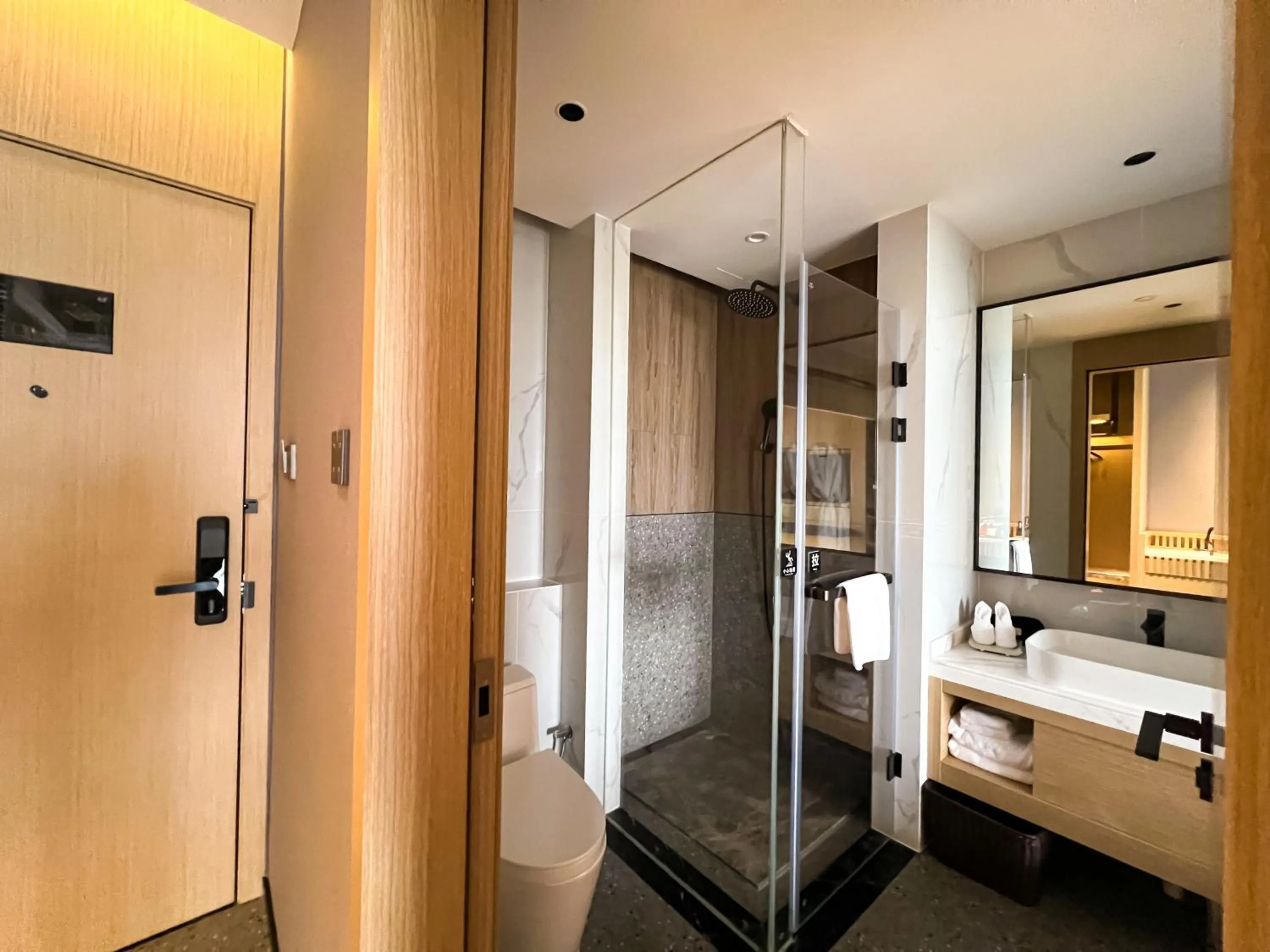 Shower in Ramada Guilin Yangshuo Resort