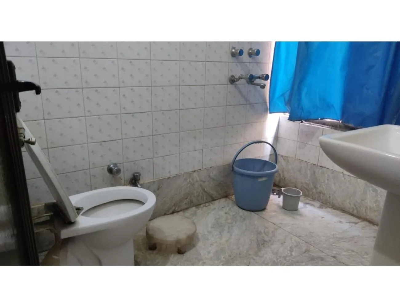 Shower in Hotel Atithi (Ludhiana)