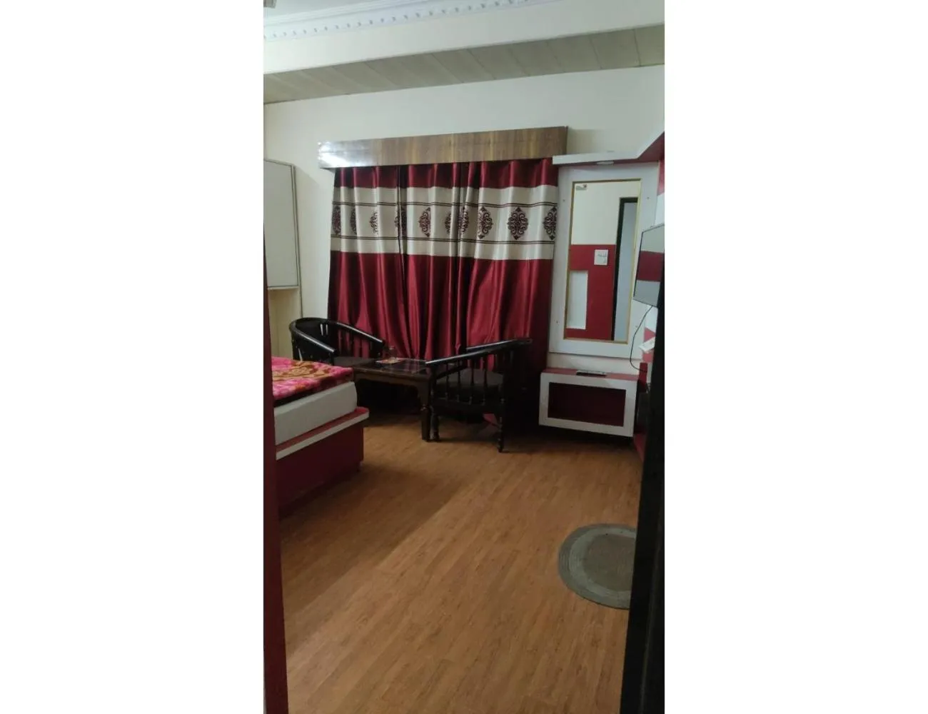 Photo of the whole room, Bed in Hotel Atithi (Ludhiana)