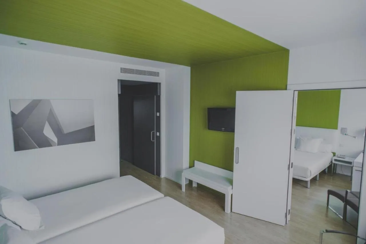 Bedroom, Bed in Hotel Zentral Castellana Norte